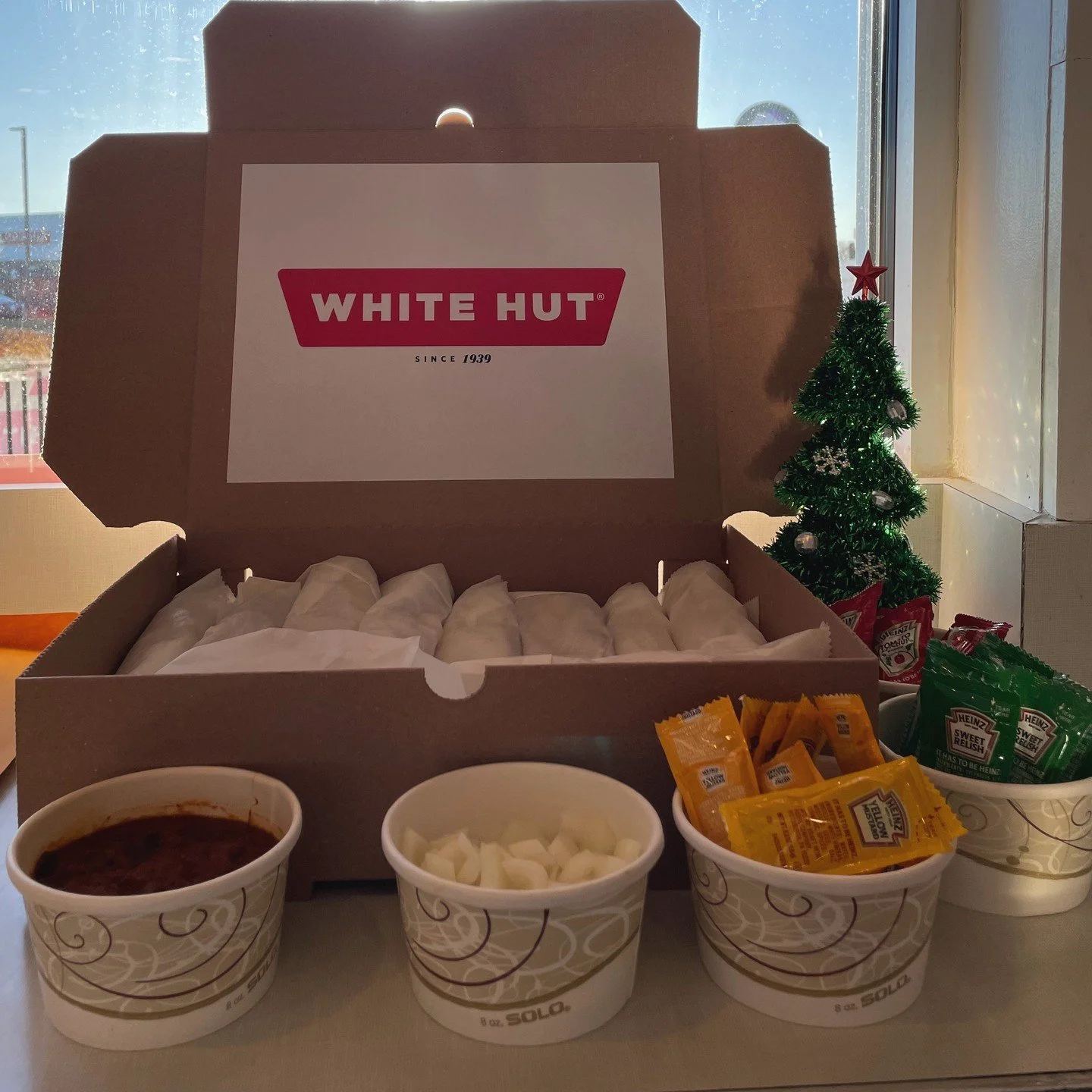 No better way to celebrate the holiday season than with our White Hut bundles! 🎄🍔🌭
Escape the kitchen, skip the mess, and save $10 on all bundles all December! Hot dogs, hamburgers, and holiday cheer, just a click away!
#whitehut #foodie #hotdogs 