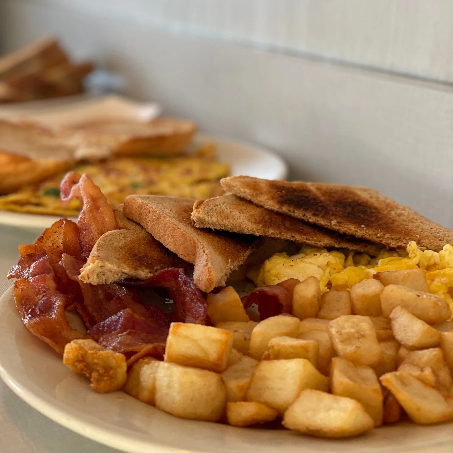 Saturday mornings start better at The White Hut 🍳