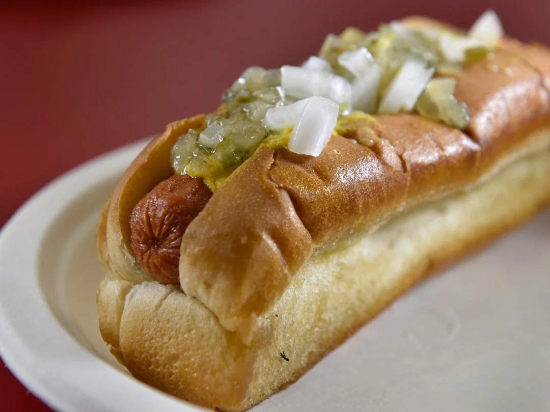 Hot dog. Fries. Fountain drink. All for $8.85❗
Make it a combo and keep the extra cash in your pocket 💸

Only available at White Hut Holyoke
📍White Hut Holyoke: 825 Hampden St, Holyoke, MA 01040

What's Better than The Hut?🌭🍟🥤
#whitehut