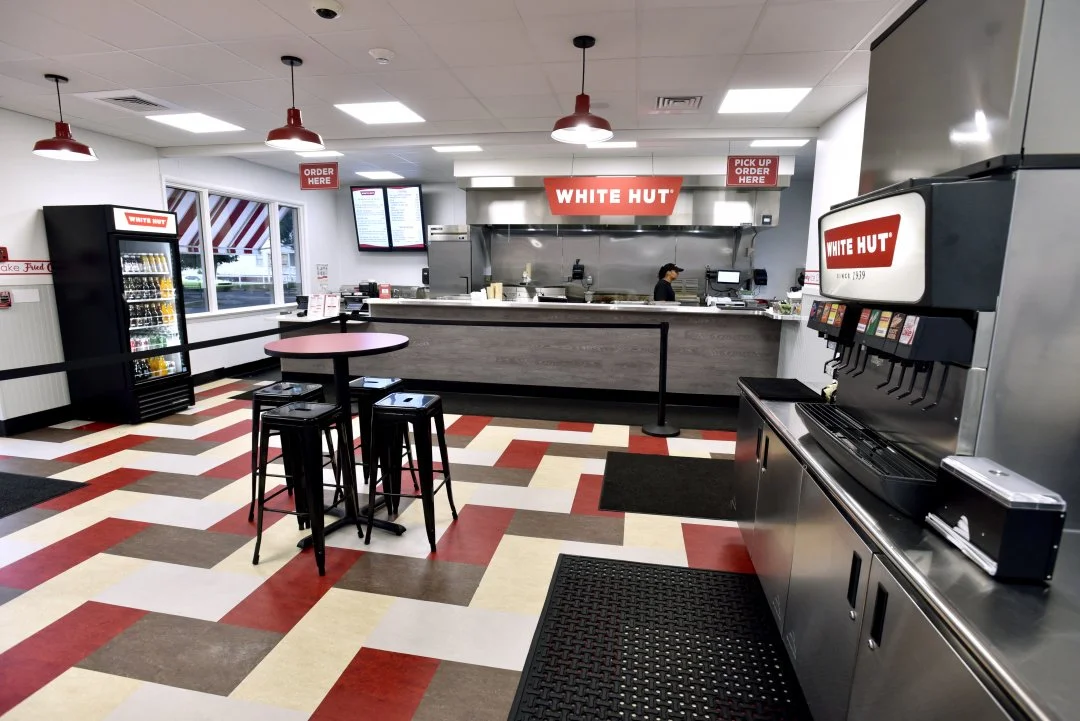 Have you visited us at White Hut Holyoke yet? 😋 Our NEW Hut Combos are only available here! 
Choose from:
Double Hamburg Combo
Double Cheeseburg Combo
Hot Dog Combo
Crispy Chicken Sandwich Combo

Comes with fries &amp; a fountain drink! Perfect for 