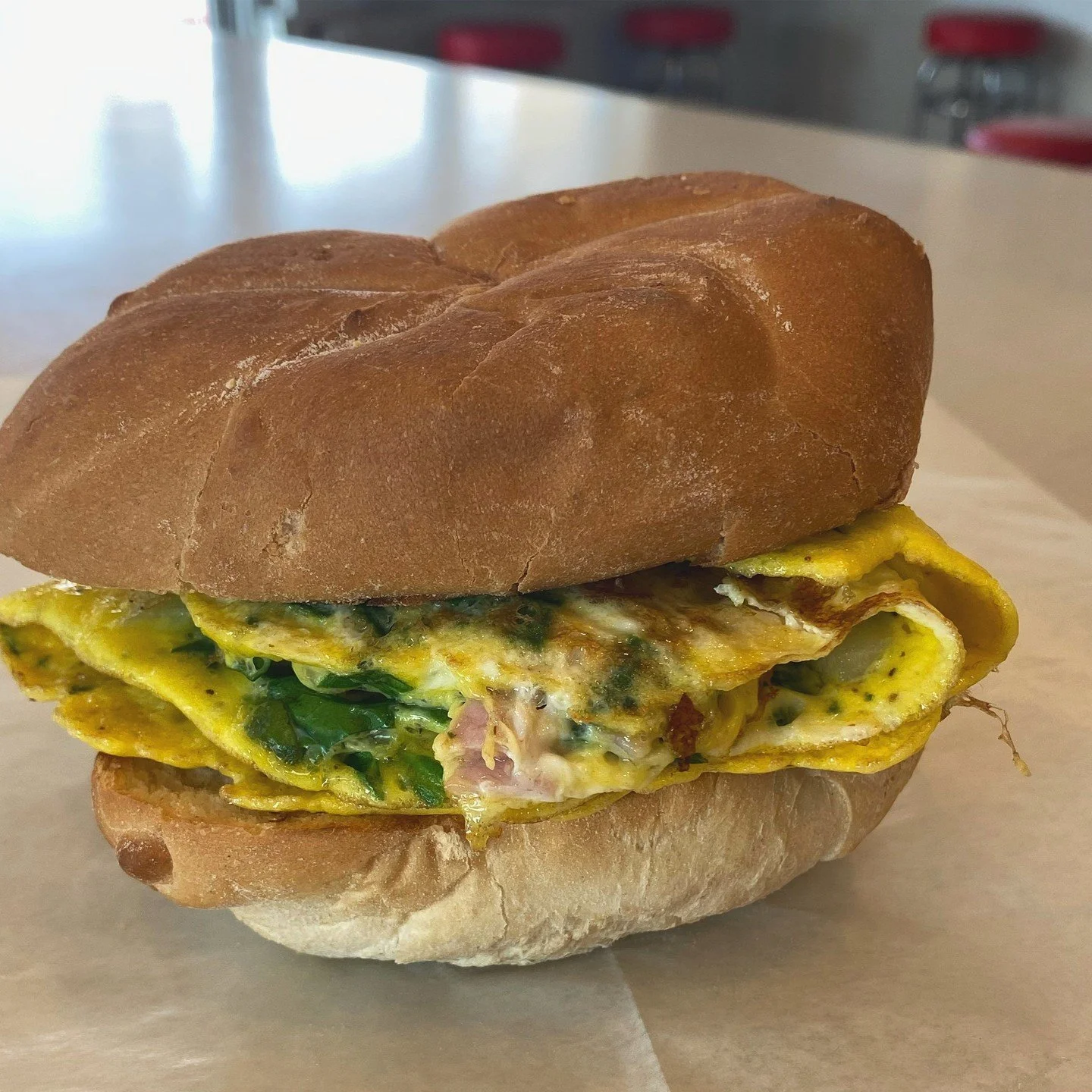 The Western 🤝 your morning
Scrambled eggs, ham, peppers, onions, and melted American cheese🤠

📍825 Hamden St, Holyoke MA
📍280 Memorial Ave, West Springfield, MA
#whatsbetterthanthehut #whitehut