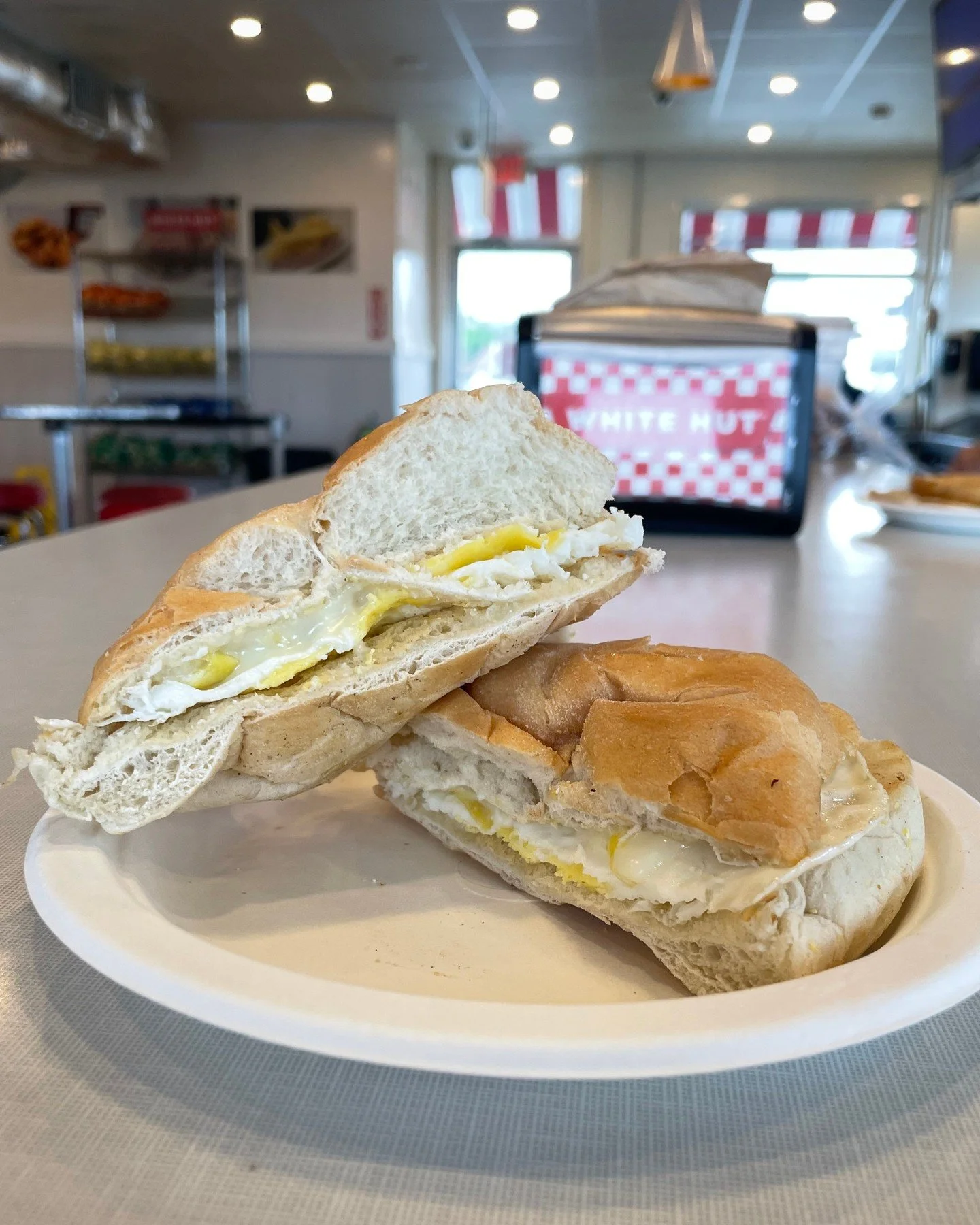 Keeping it simple this morning with an egg &amp; cheese breakfast sandwich!😋

#whatsbetterthanthehut ❤️