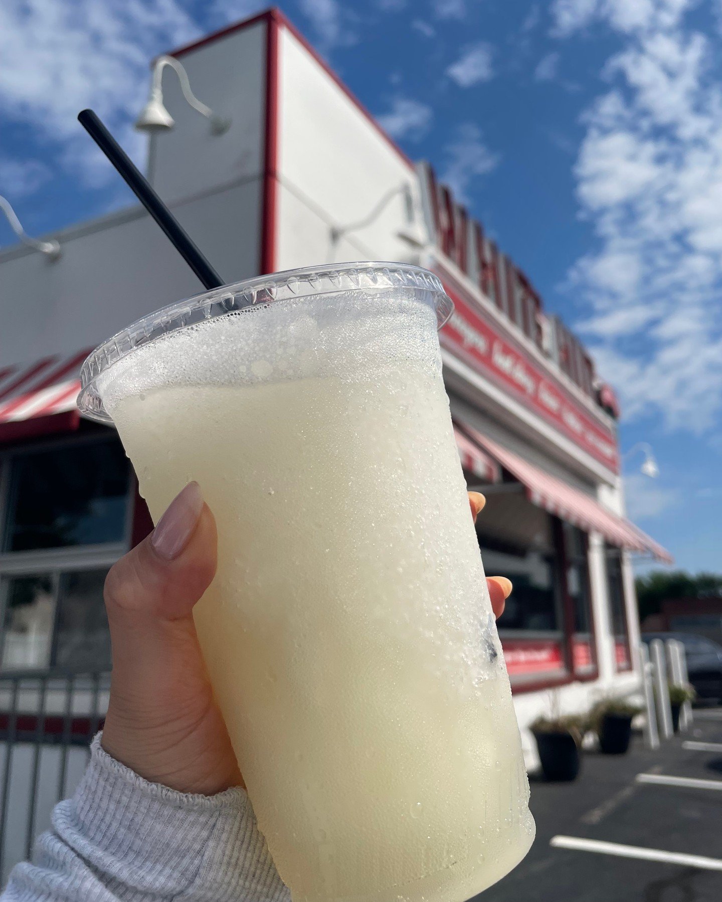Warm day, cold Frozen Lemonade 🍋
Stop by White Hut and grab one!

📍825 Hamden St, Holyoke MA
📍280 Memorial Ave, West Springfield, MA

#whatsbetterthanthehut