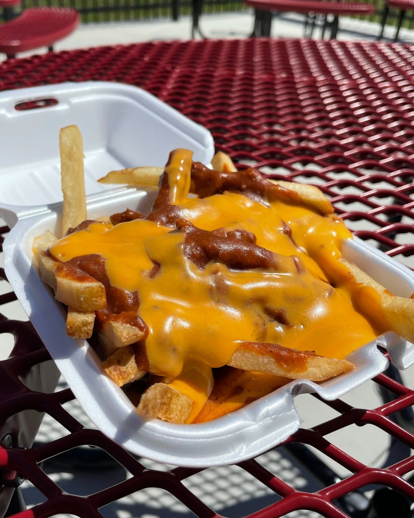The kind of fries you think about all day 🍟🤤
Chili cheese fries done right at The White Hut!
#Chilicheesefries #WhiteHut