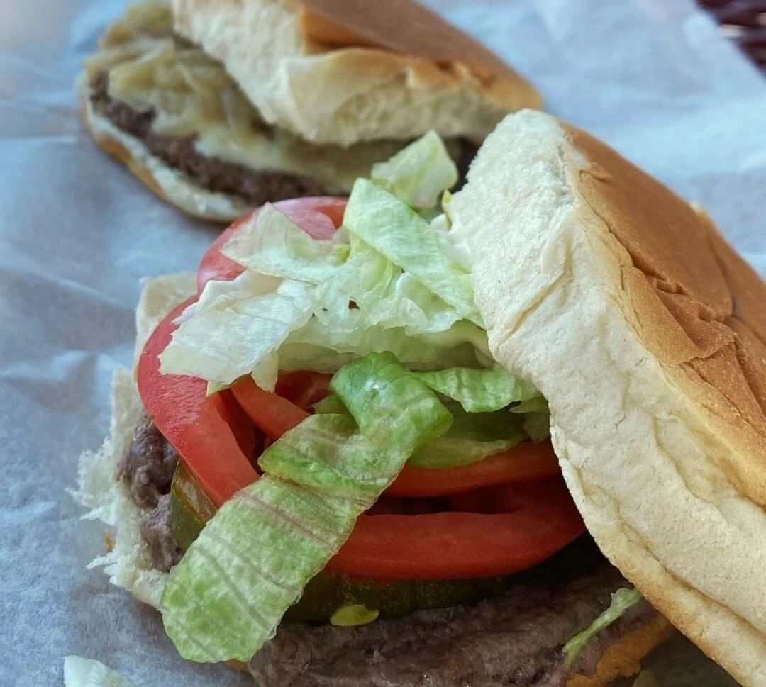 What do you get on your burger?🤔🍔
#whitehut