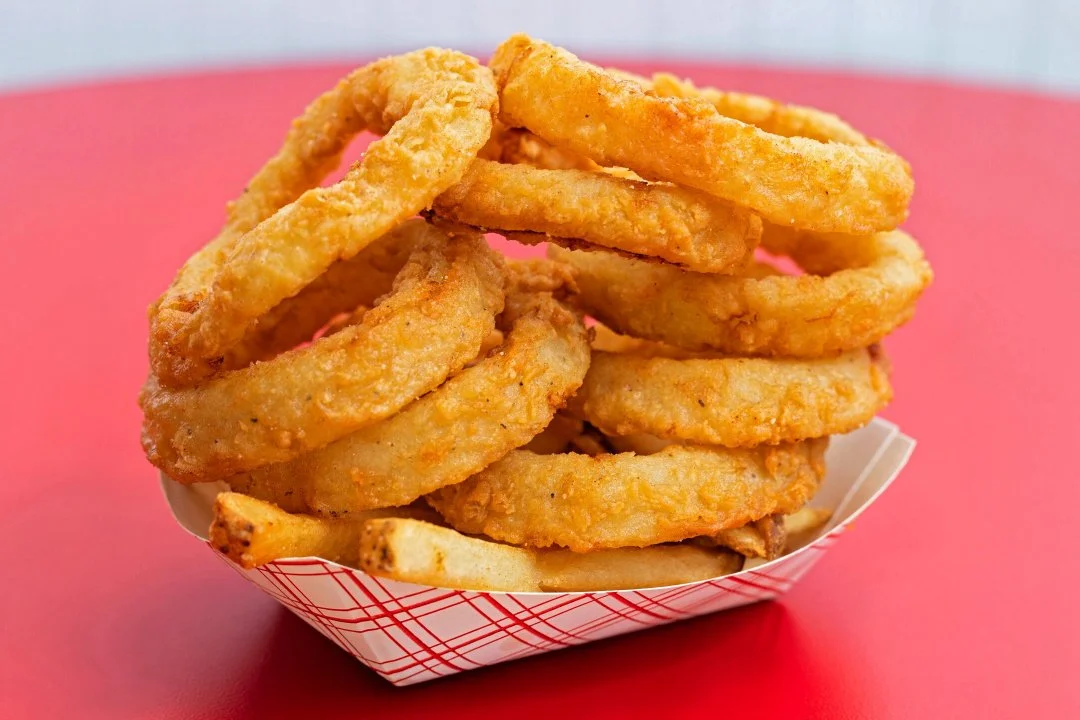 No need to decide when you can get both 🍟🧅
Our Mixed Basket comes with crispy French fries + golden onion rings so you never have to choose a favorite😋
#mixedbasket #fries #onionrings #whitehut