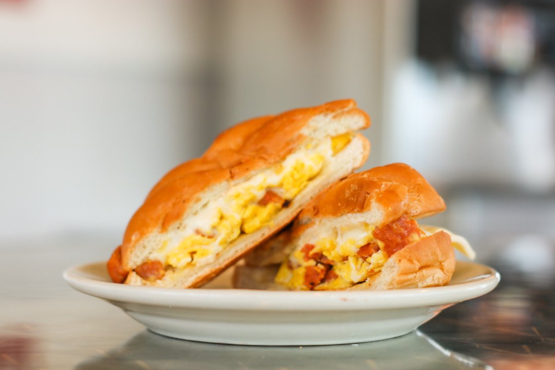 No weekend is complete without a White Hut breakfast sandwich 🥪🍳
#whitehut #breakfast