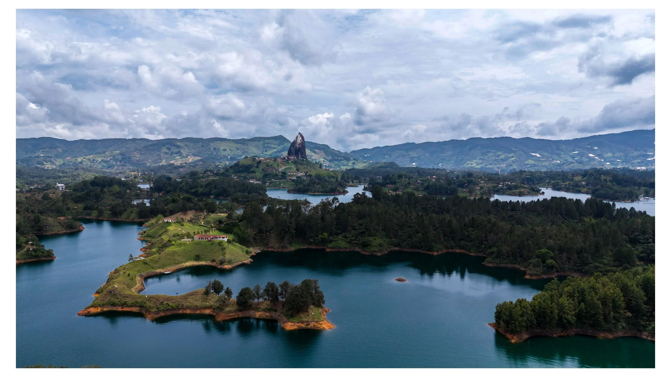 Colombian connected landscape with Starlink