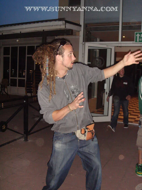 Jag måste göra det igen och försöka be någon att filma lite, så ni får se :-). Vilken känsla att slänga sig bakåt och framåt i volter.