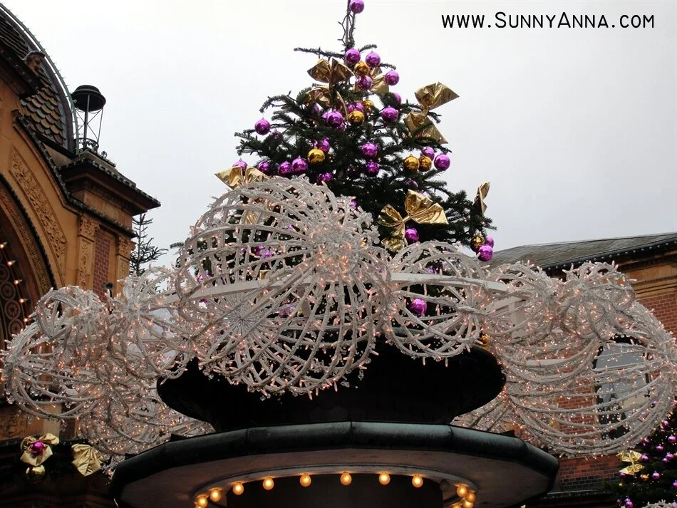 Den här bilden är en detalj från det alltid vackert dekorerade Tivoli! 