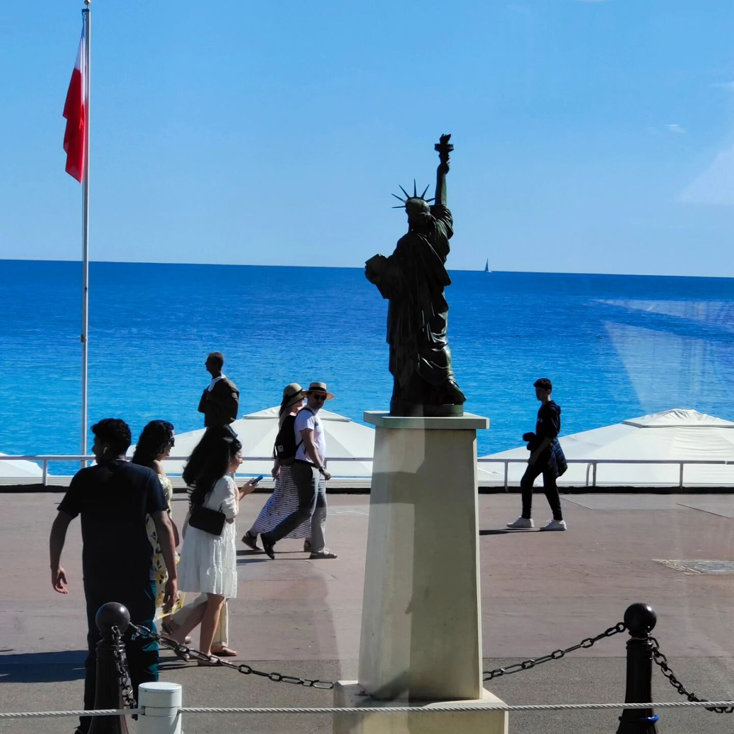 Vi gjorde ett stopp i #Nice 🇫🇷 ocks&aring;, p&aring; v&auml;gen tillbaka fr&aring;n #Monaco ig&aring;r 😊🇲🇨.

En trevlig stad som jag har flera roliga minnen fr&aring;n! Staden bj&ouml;d p&aring; riktigt fint v&auml;der ocks&aring;, s&aring; det 