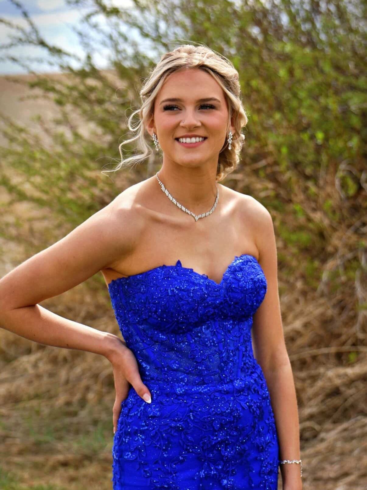 grad season is officially underway, and I couldn&rsquo;t be more excited about it! congrats to this beauty, taytum. 💙
wishing you all the very best, cheers!