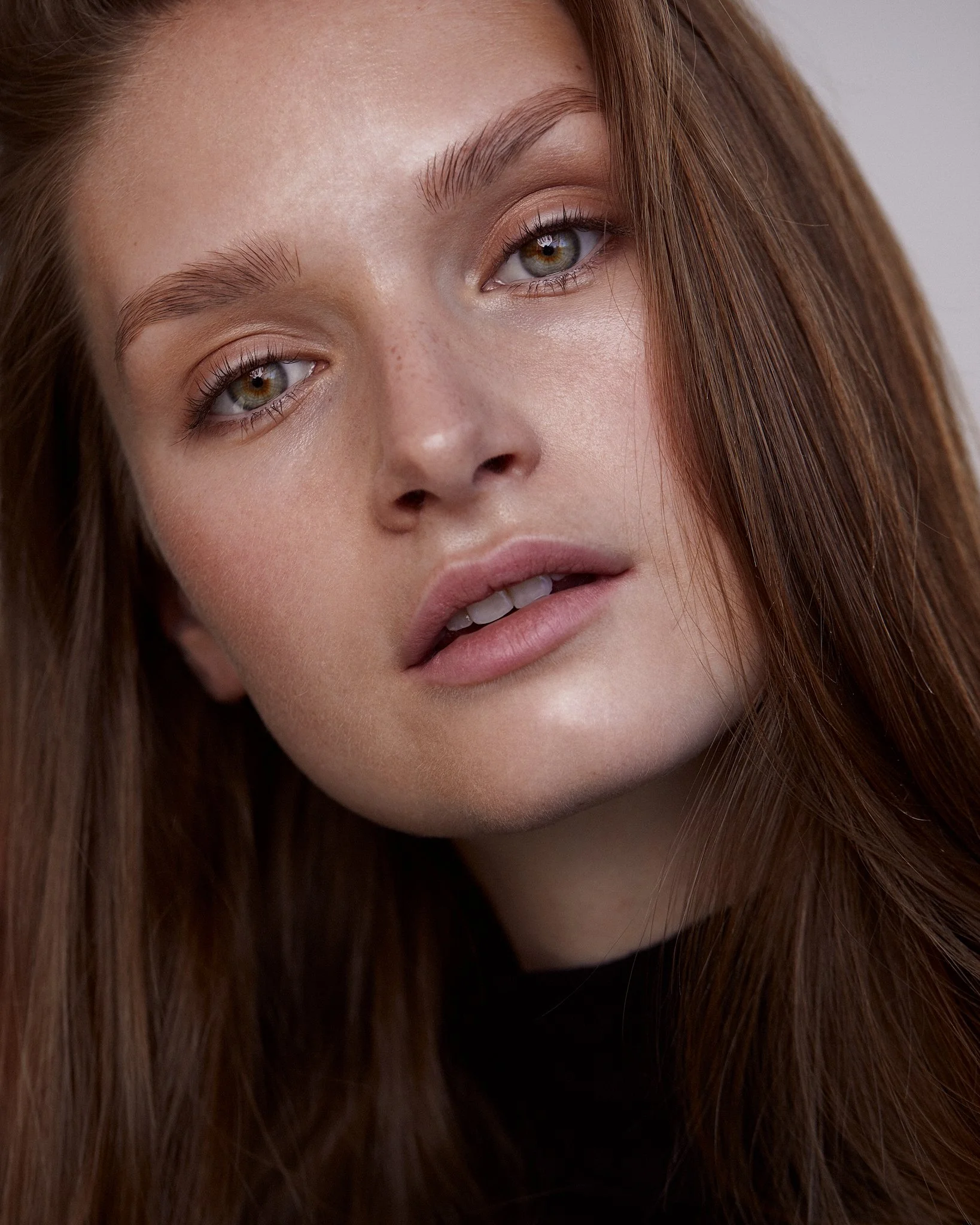 Kulmakarvojen muotoilu Studio Tiina Lamberg Hämeenlinna