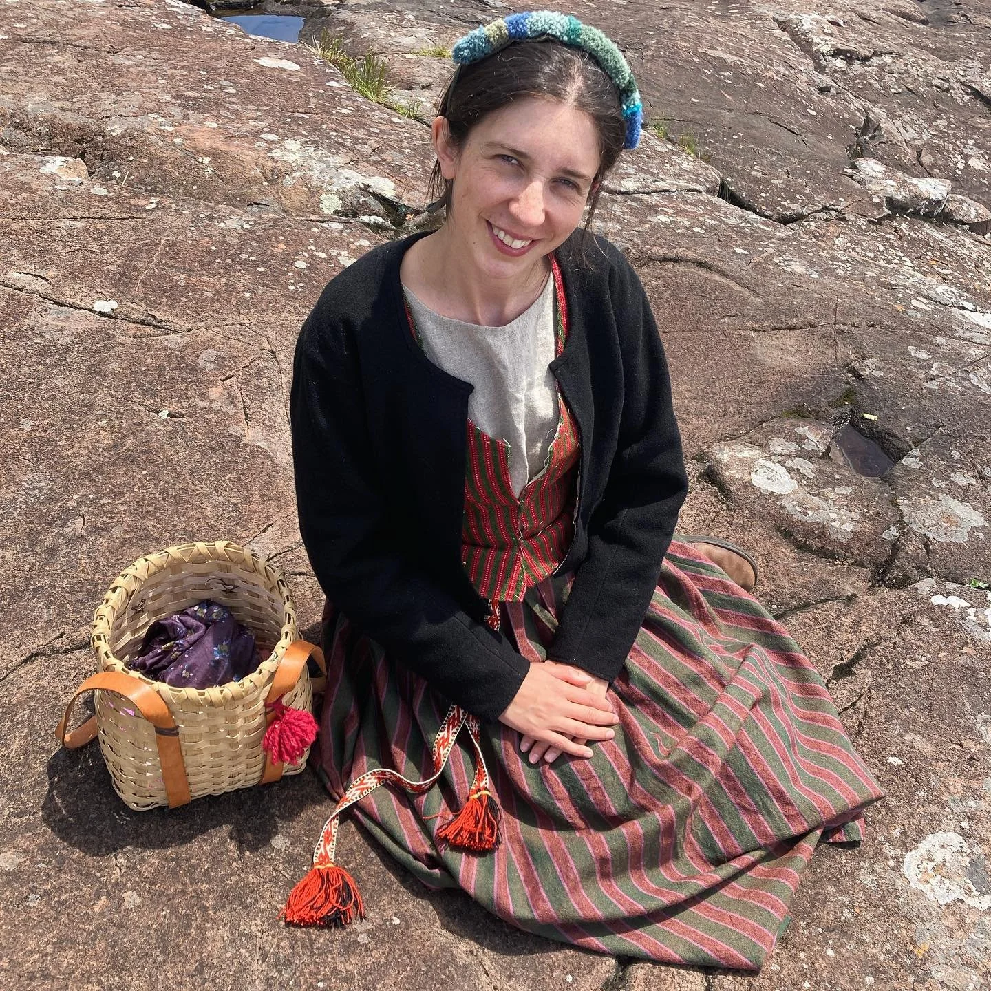 Glad midsommar!! 🌿🌸☀️

Wearing my own made up folk costume 🤠🧵🌀

#ceasefirenow #freepalestine