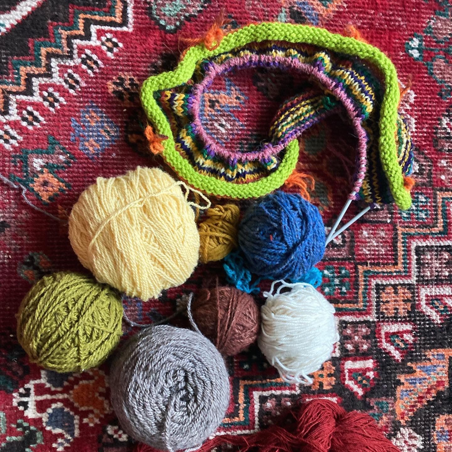 Late July ❣️🔥♌️🔆🍀 started a scrap yarn sweater, worked with kiddos, visited historic sites and the ocean, &amp; celebrated @chrisbelldale 🌟