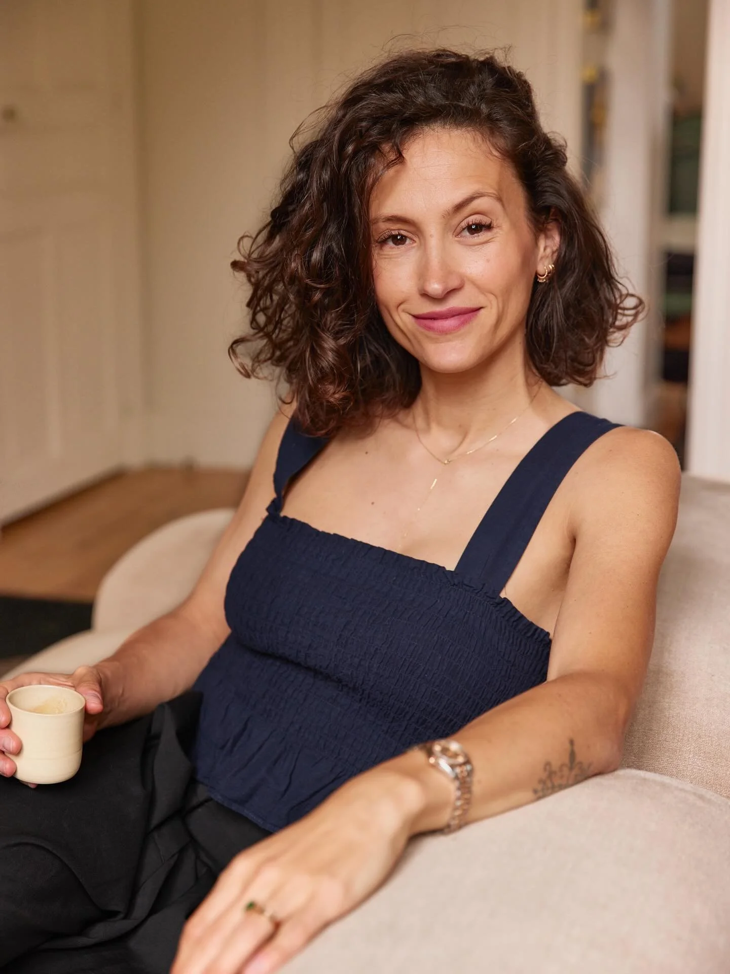 Dipl&ocirc;m&eacute;e de l&rsquo;&Eacute;cole Internationale de Sant&eacute; Bien-&Ecirc;tre (EIBE, Toulouse), j&rsquo;ai suivi un parcours en Biologie Cellulaire et Physiologie afin de mieux comprendre le fonctionnement du corps humain. J&rsquo;ai &