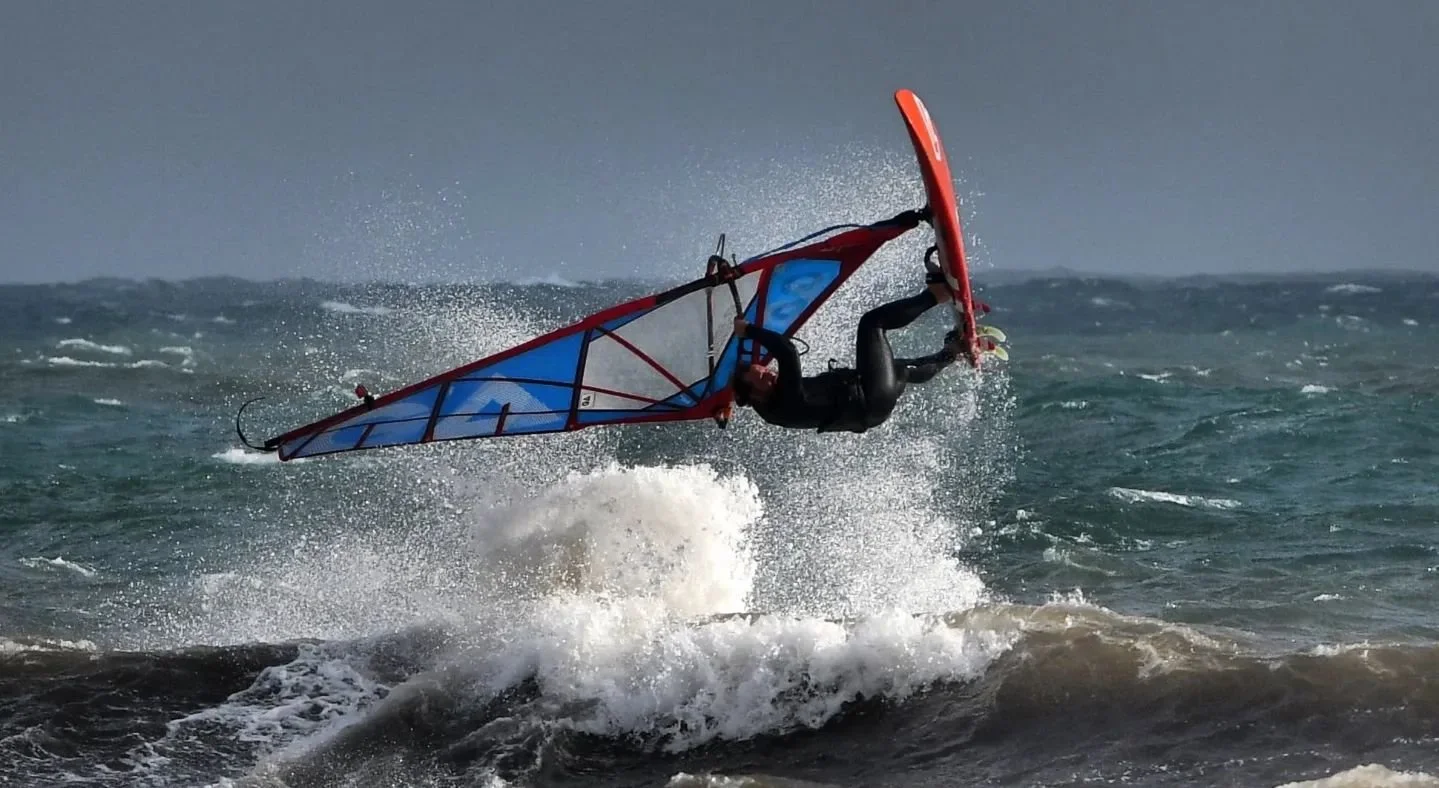 Fun day today on Tiree 💙
.
Thank you to @malc_7dw 📸 
.
Windsurfing is fun 💙