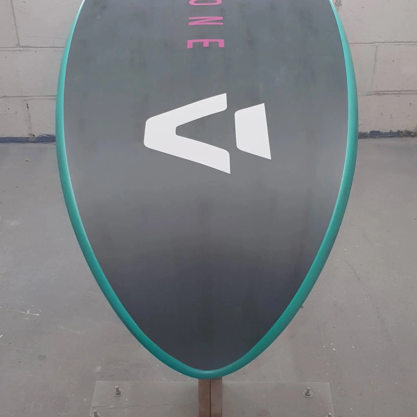 Split nose on this Duotone after a catapult. 
Nose restored, Hull and deck side and then matched back in. 
.
@mcwatersports_k478
.
.
#mcwatersports #boardrepair #boardrepairs #boardrepairshop #windsurfing #happy #duotonewindsurfing