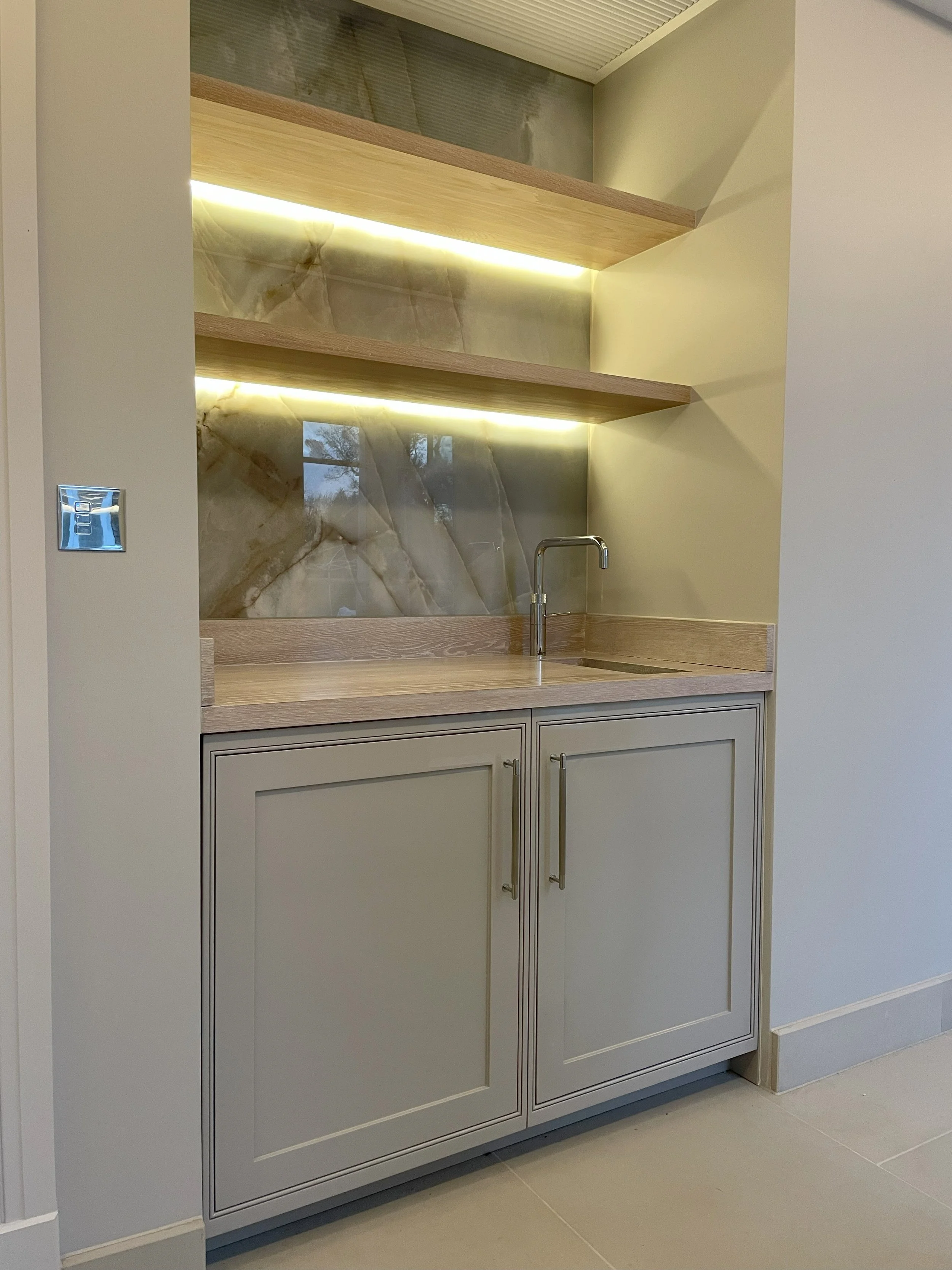 Pool Side Bar in High Gloss Finish