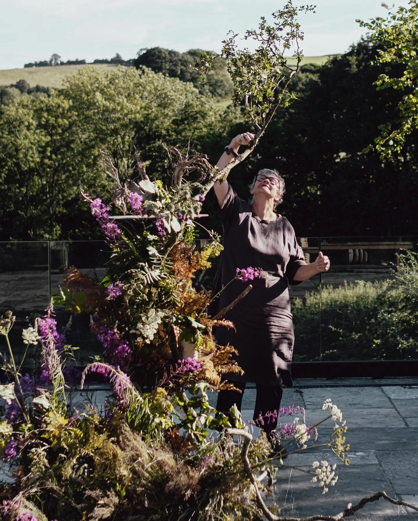 July 2025: A masterclass at @originalhideaways - creating an installation from a blank canvas. No structure upon which to work and no pre-planned materials, just some day to day objects and what the land nearby had to offer, gathered the day before. 