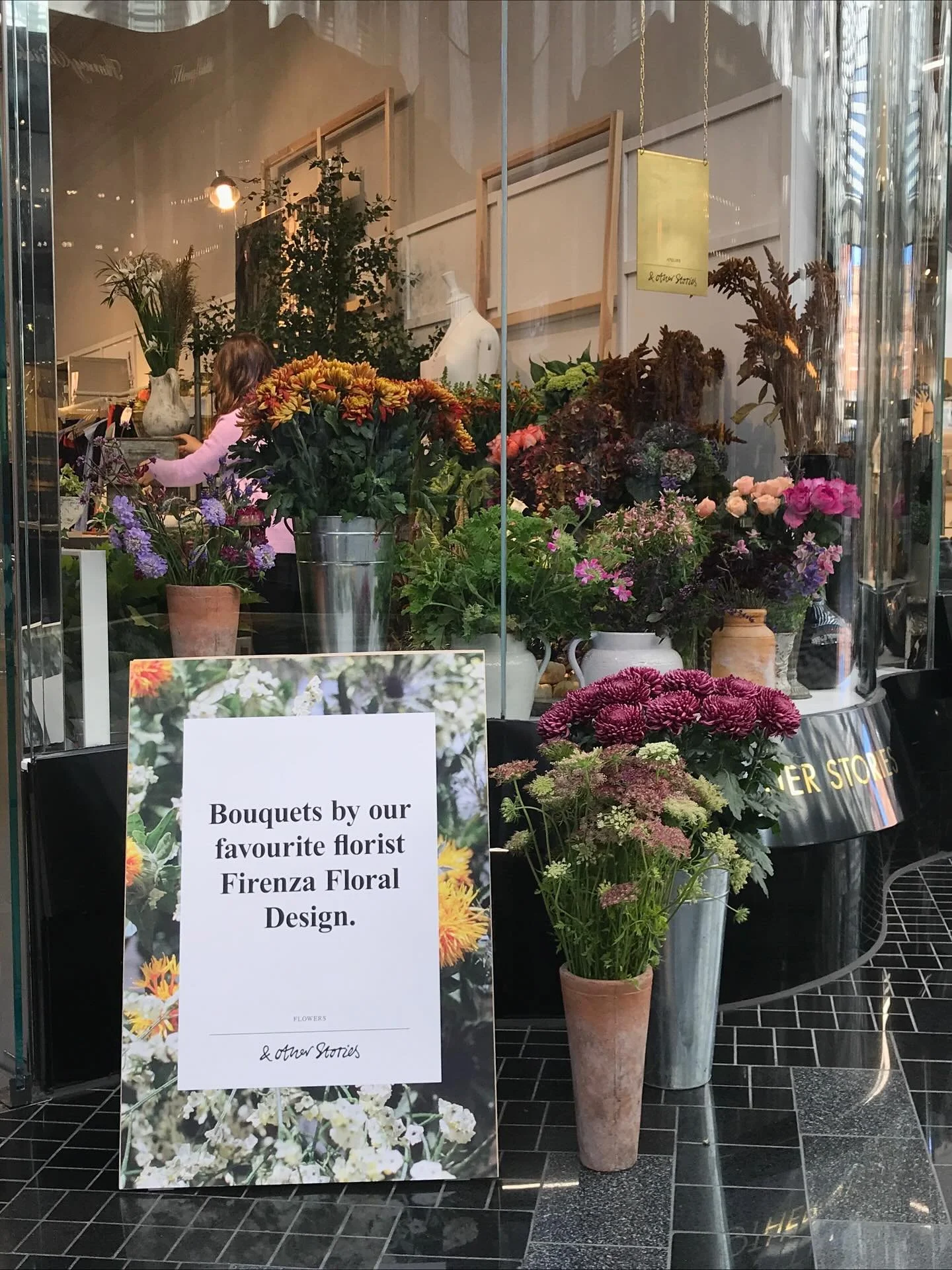 2017 - pop-up flower shop at @andotherstories - back when I was Firenza Floral Design. 
A wonderful weekend of dipping my toes into being a shopkeeper, surrounded by flowers and clothes - eight years ago unbelievably 😳
At @victorialeeds_