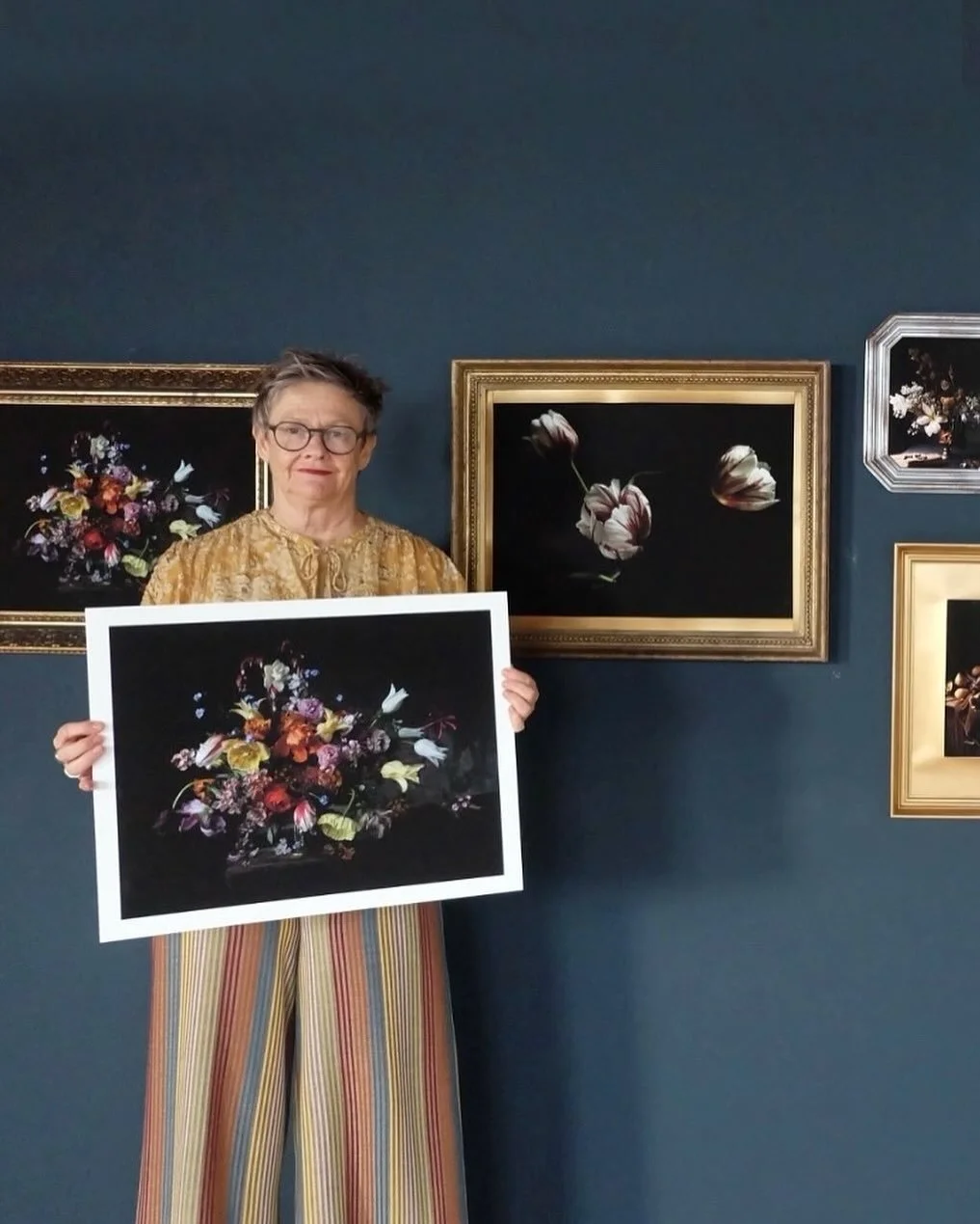 I&rsquo;ve added a few of my prints to the website if you fancy grabbing yourself one 🖼️ I do mean a few though! 🏃🏻&zwj;♀️ 

Self portrait at @everybodyarts_ during my exhibition (two years ago 😱)