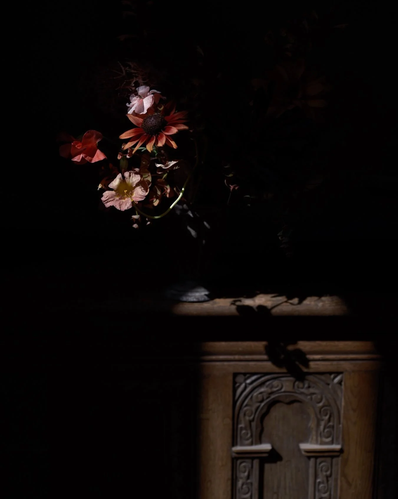 Glimpses, light &amp; shadows.
The design in the last post became an interesting subject to experiment with shapes, composition and chiaroscuro details.