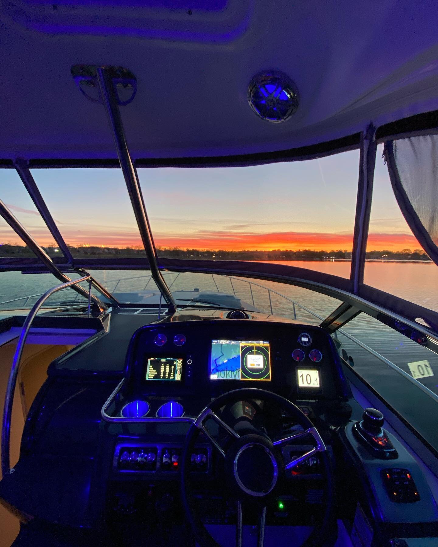 Morning sunrise delivery 🌅
.
.
Services are available in the CT, NJ and NY! Destinations may include surrounding states. Message me for specific details!
.
.
#captainforhire #boatcaptain #hamptons #claudios #greenport #shelterisland #gardinersbay #c