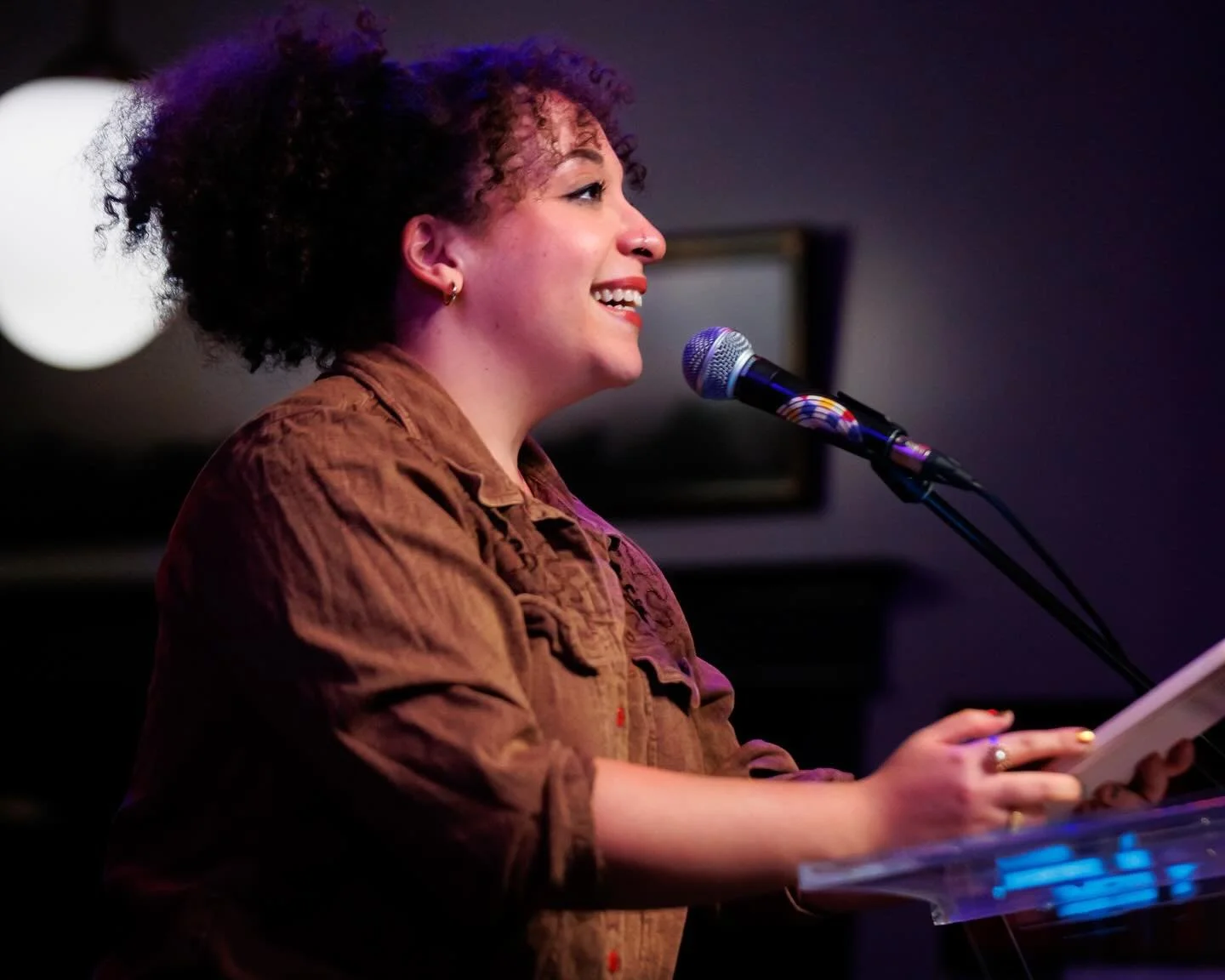 Goofin&rsquo; into a microphone is my favorite way to kick off any and every season. 🦃🎄💫

🎤: @writeclubnation 
📸: @selfoto