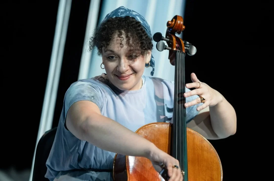 The North American premiere of RAIN: for babies and their carers. 🌦️💙

@filamentplays cultivates magic once again!
Directed by @ellie_levine 
Originally created by @at_the_threshold 
📸: Pat Nabong/Chicago Sun-Times