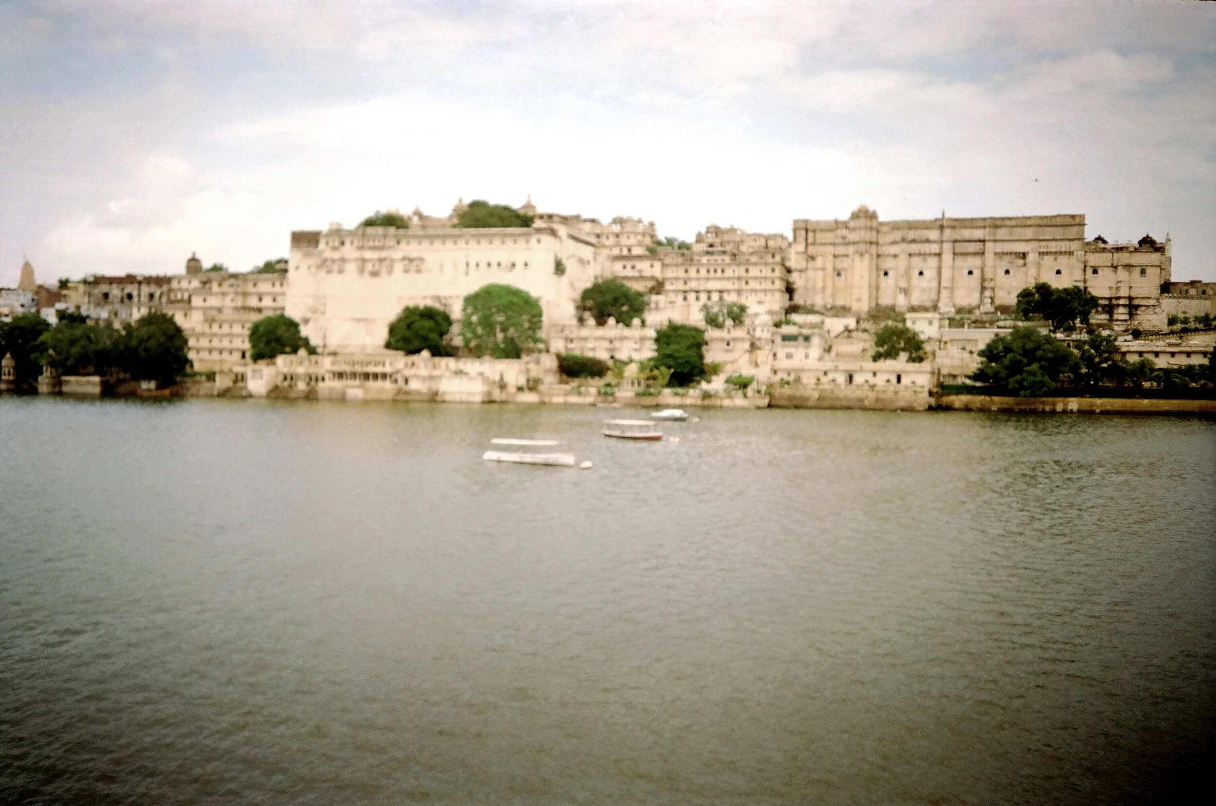 00481_n_13ajutbuyc0504.jpg