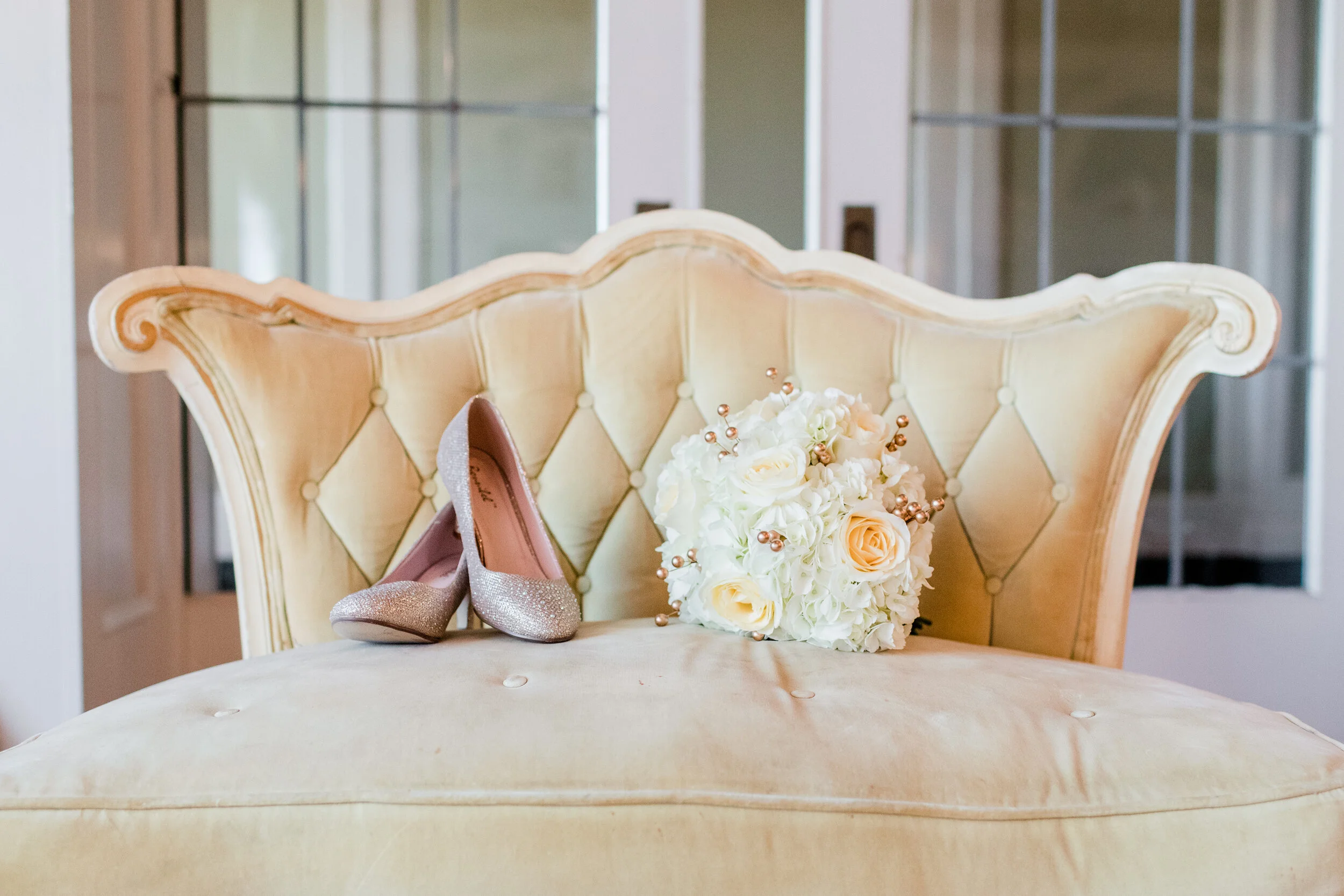 Bridal Bouquet | Greysolon Moorish Room | Kirsten Shelton Photo