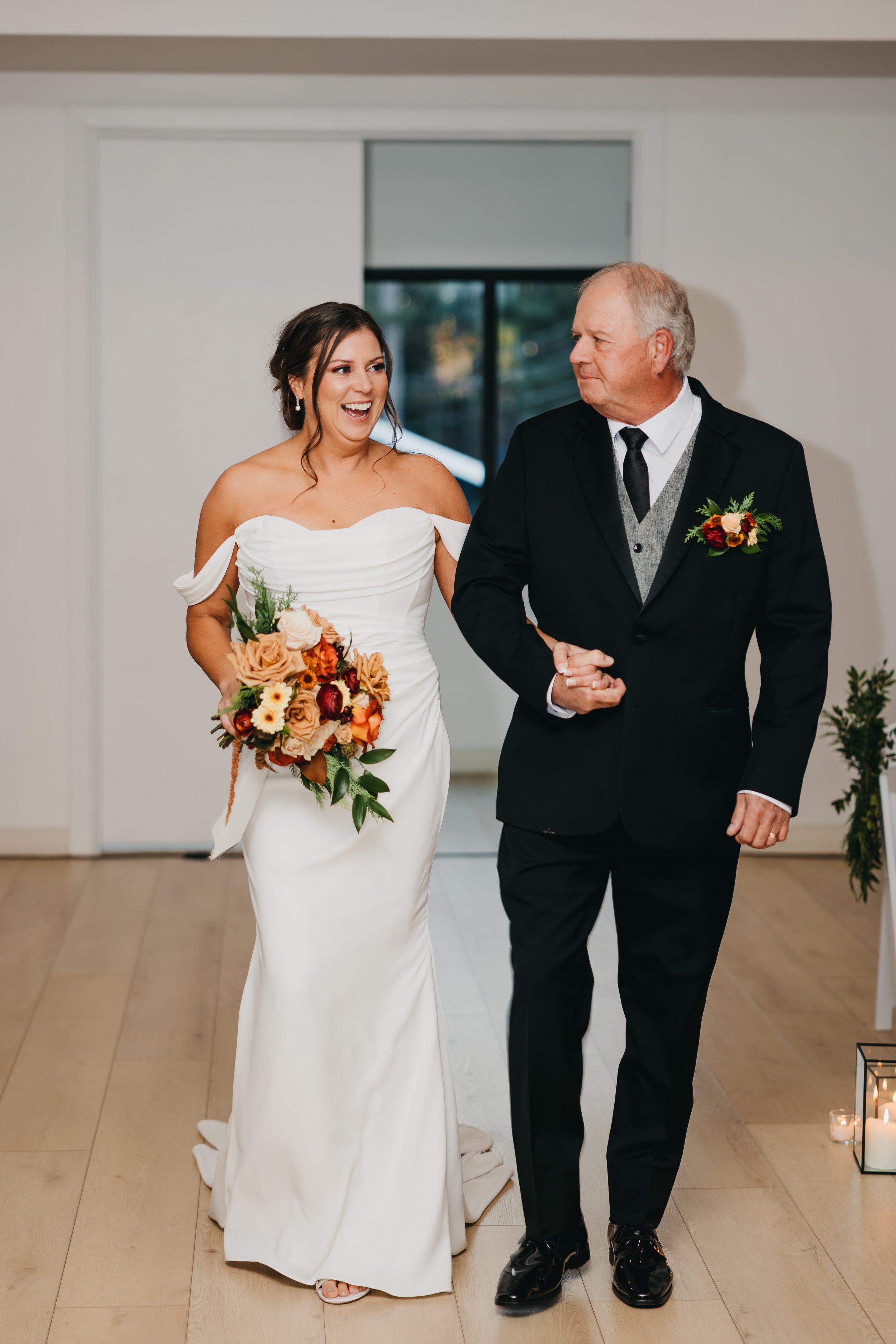 father-walking-bride-aisle-bouquet-nisswa-mn.jpg.jpg