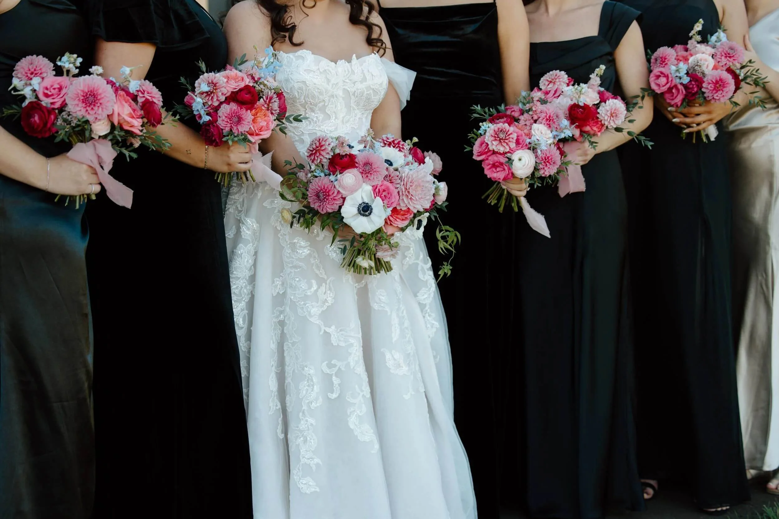 bridal-and-bridesmaids-bouquets-ivy-black-duluth-mn.jpg