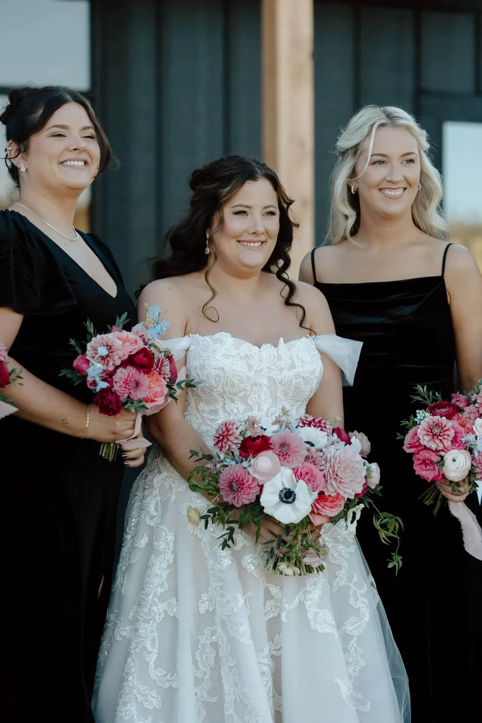 bridal-bouquet-portrait-with-bridesmaids-ivy-black-duluth.jpg