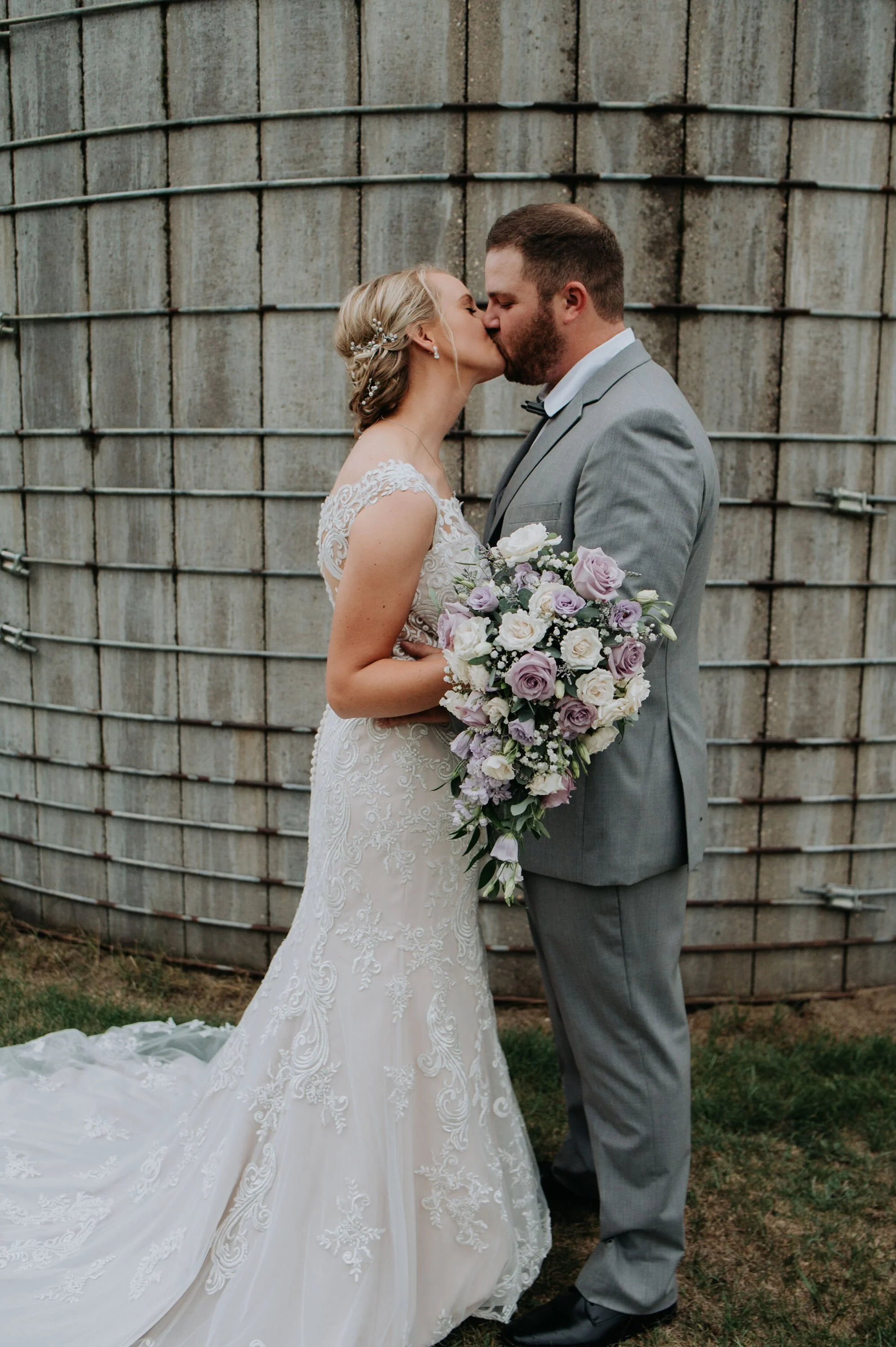 Matthew + Cherese | Willow River Barn | Chelsea Dobs Photography