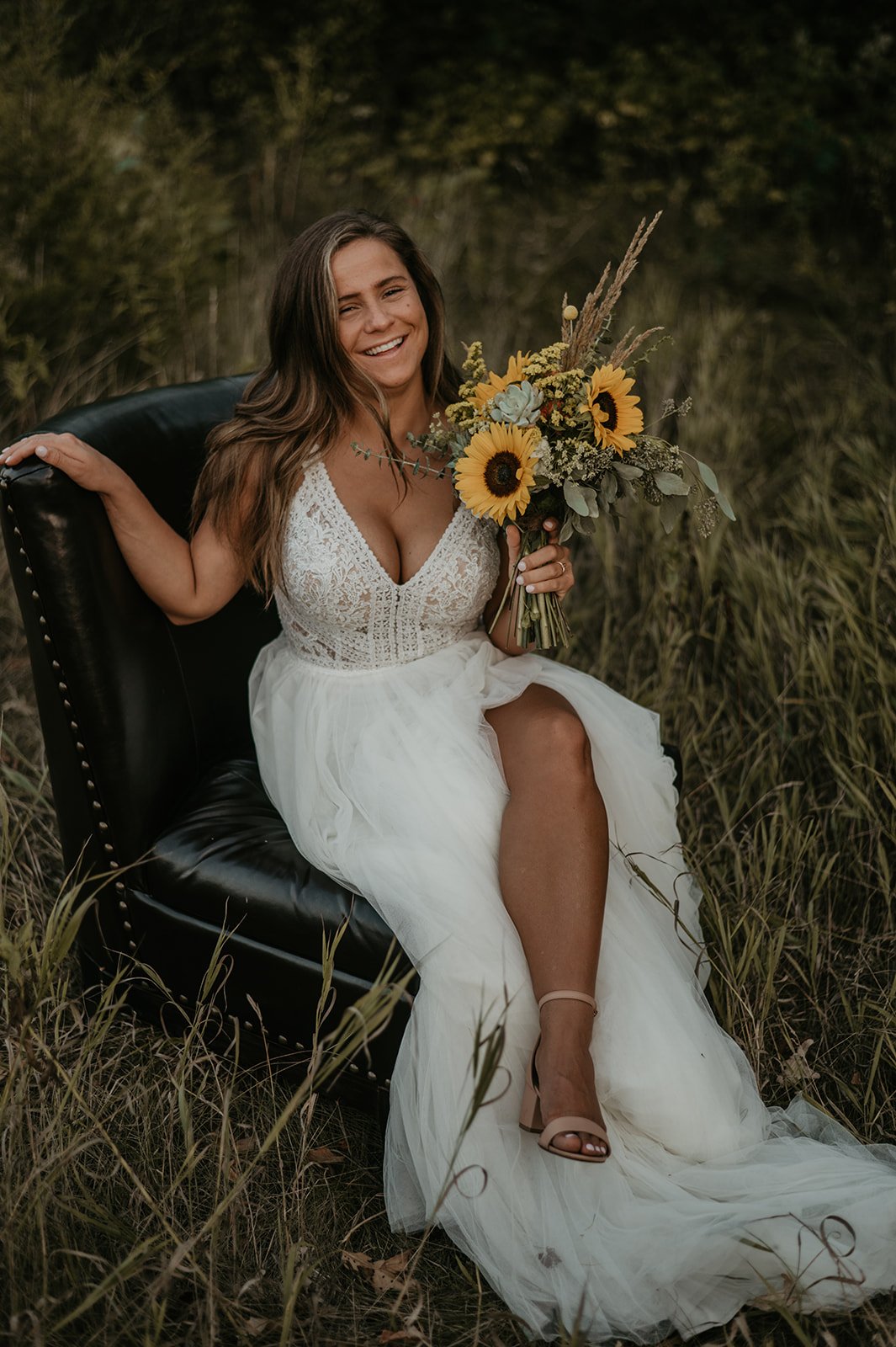 Kristin Styled | Sunflower Bouquet | Field Shoot | Madelyn B Photography