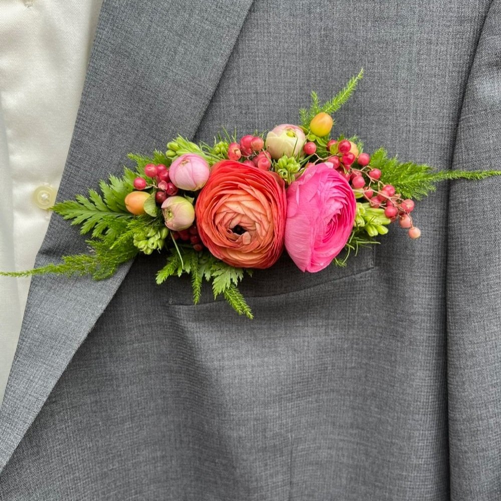 Pocket+Square+Boutonniere+for+Groom+and+Groomsmen+For+Floral+Sake.jpg