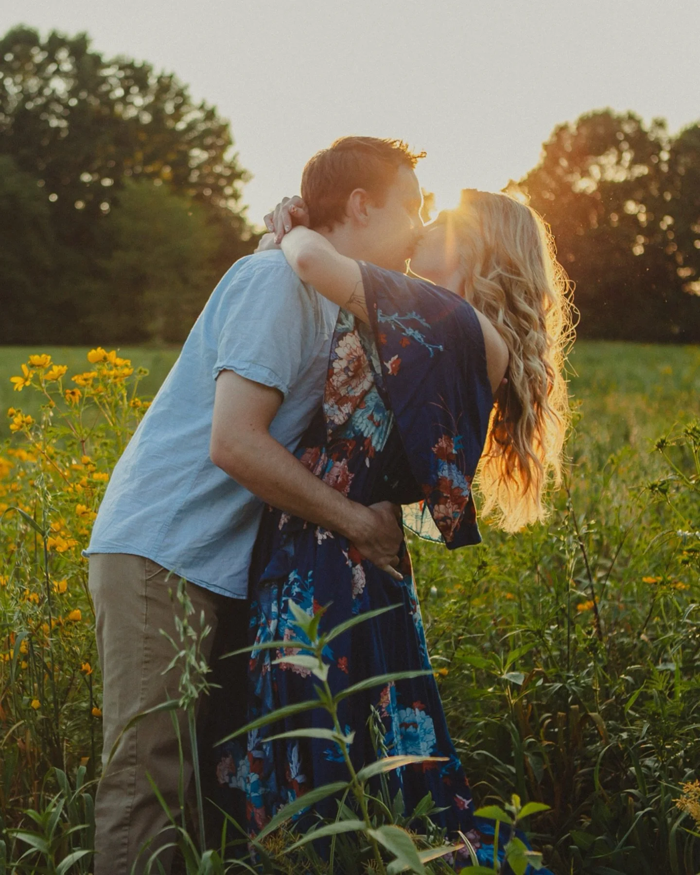 Dreaming of warm weather, colorful blooms, and dreamy sunsets. 🌼