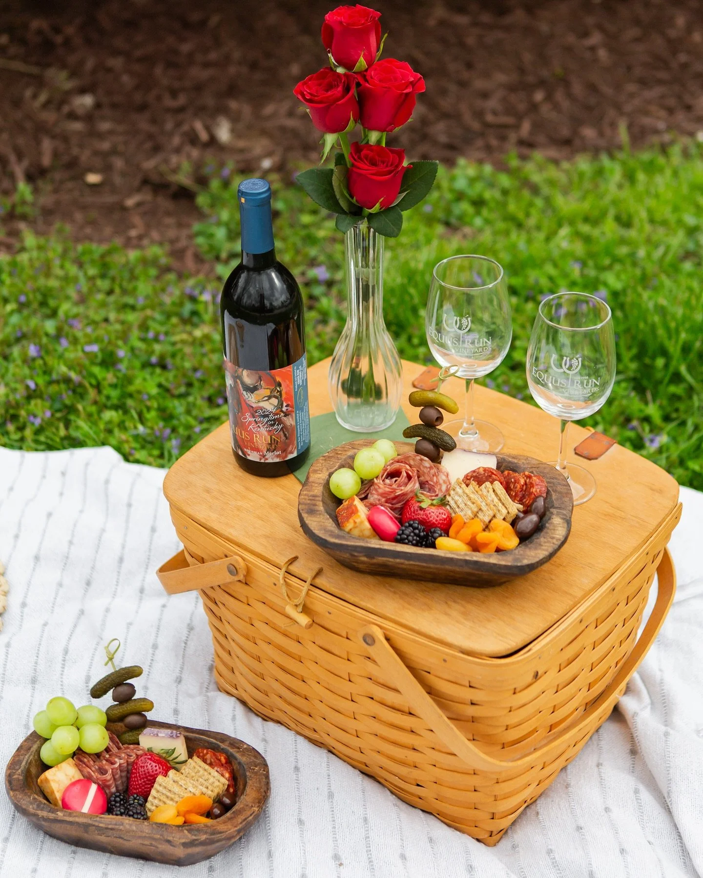 I LOVE helping businesses, entrepreneurs and social influencers with their content photography. Check out my friend&rsquo;s new charcuterie business @roseandbriecharcuterie! ✨