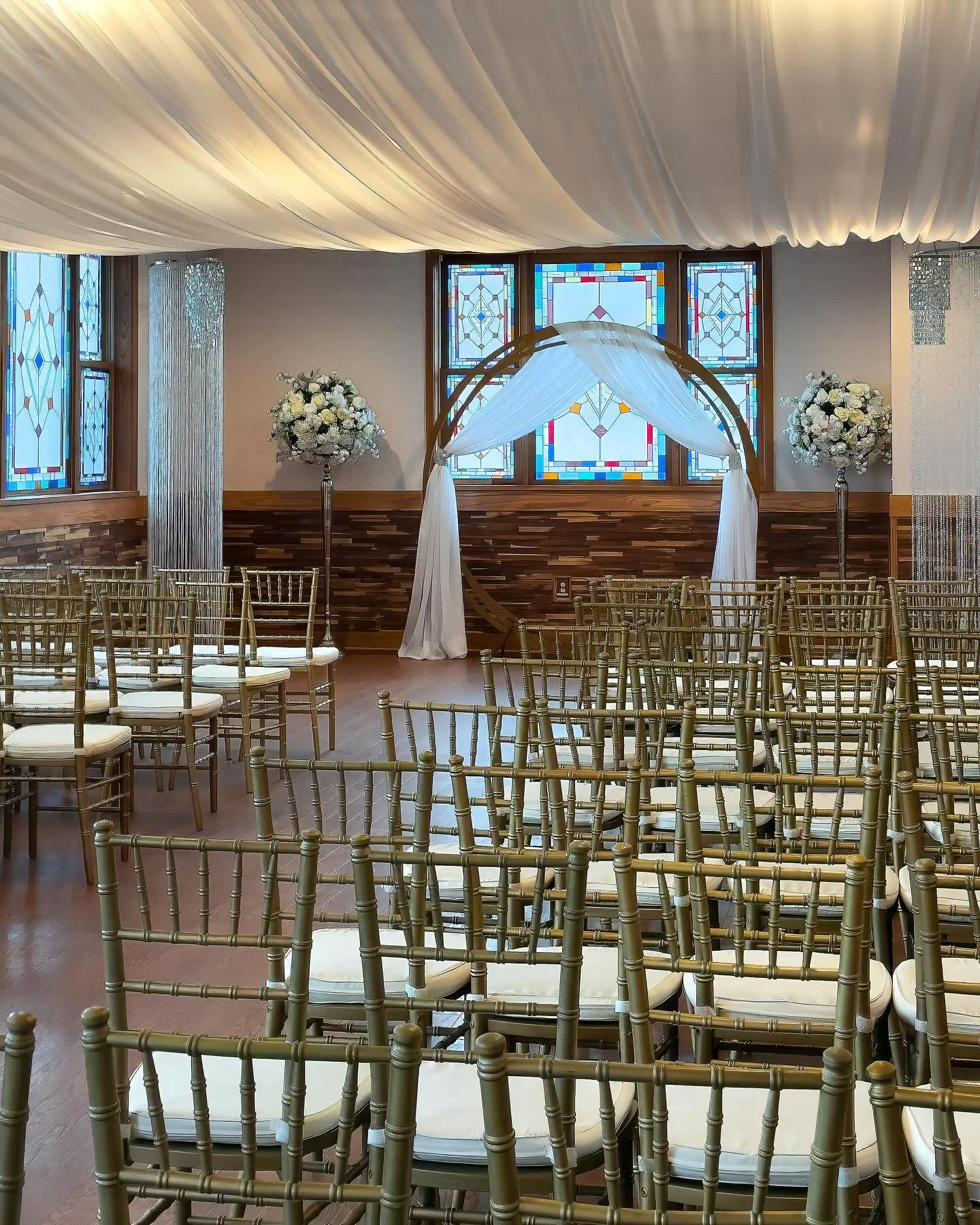 January wedding in our Chapel 
Surrounded by a warm glow, each guest table features a gold candelabra centerpiece vase with ivory, white and blush roses and lovely cascading cherry blossoms tumbling over the side #marylandweddingvenue #dmvweddings #d