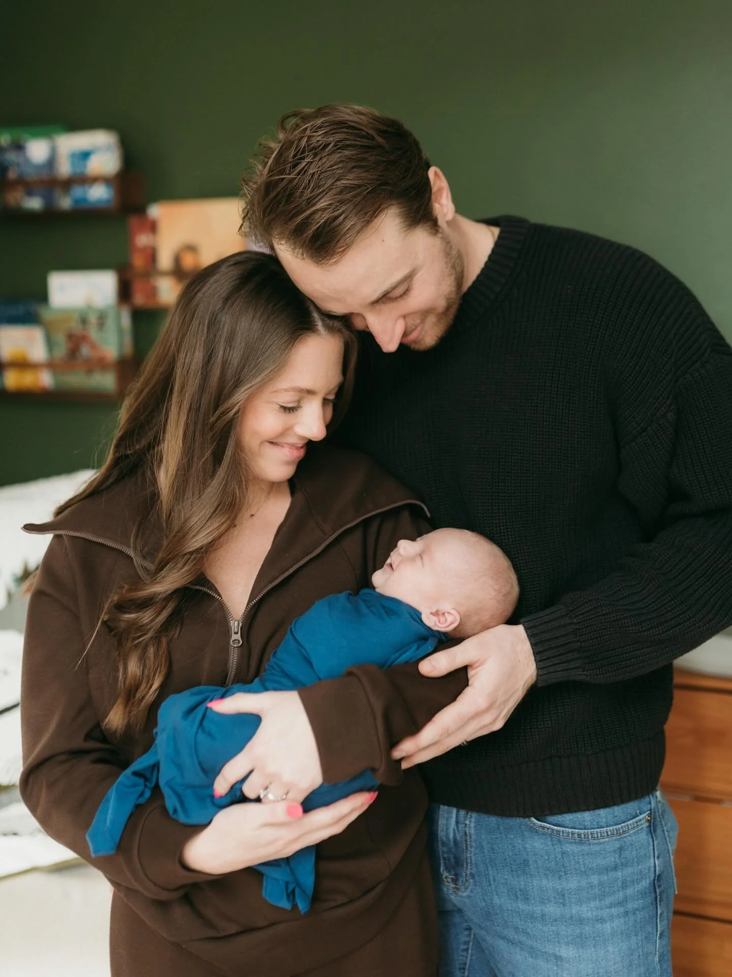 Taking pictures for my friends and their families is truly one of my favorite things 🥹 Congrats on the sweetest boy, @audreyquinnphill &amp; @coleboy_phil
