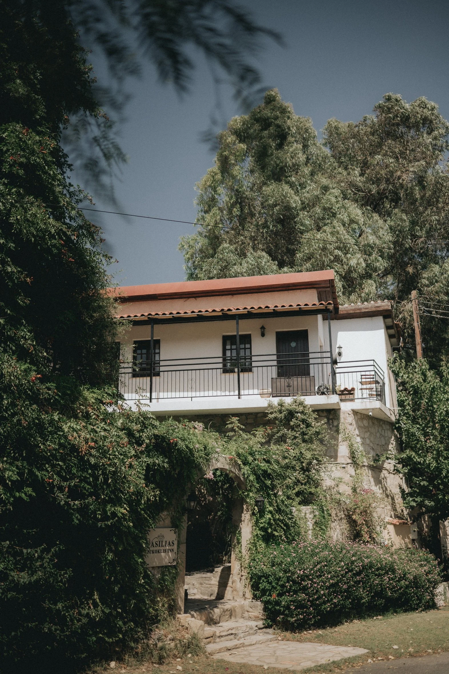 rustic weddings at the Vasilias Inn Nikoklis (6).jpg