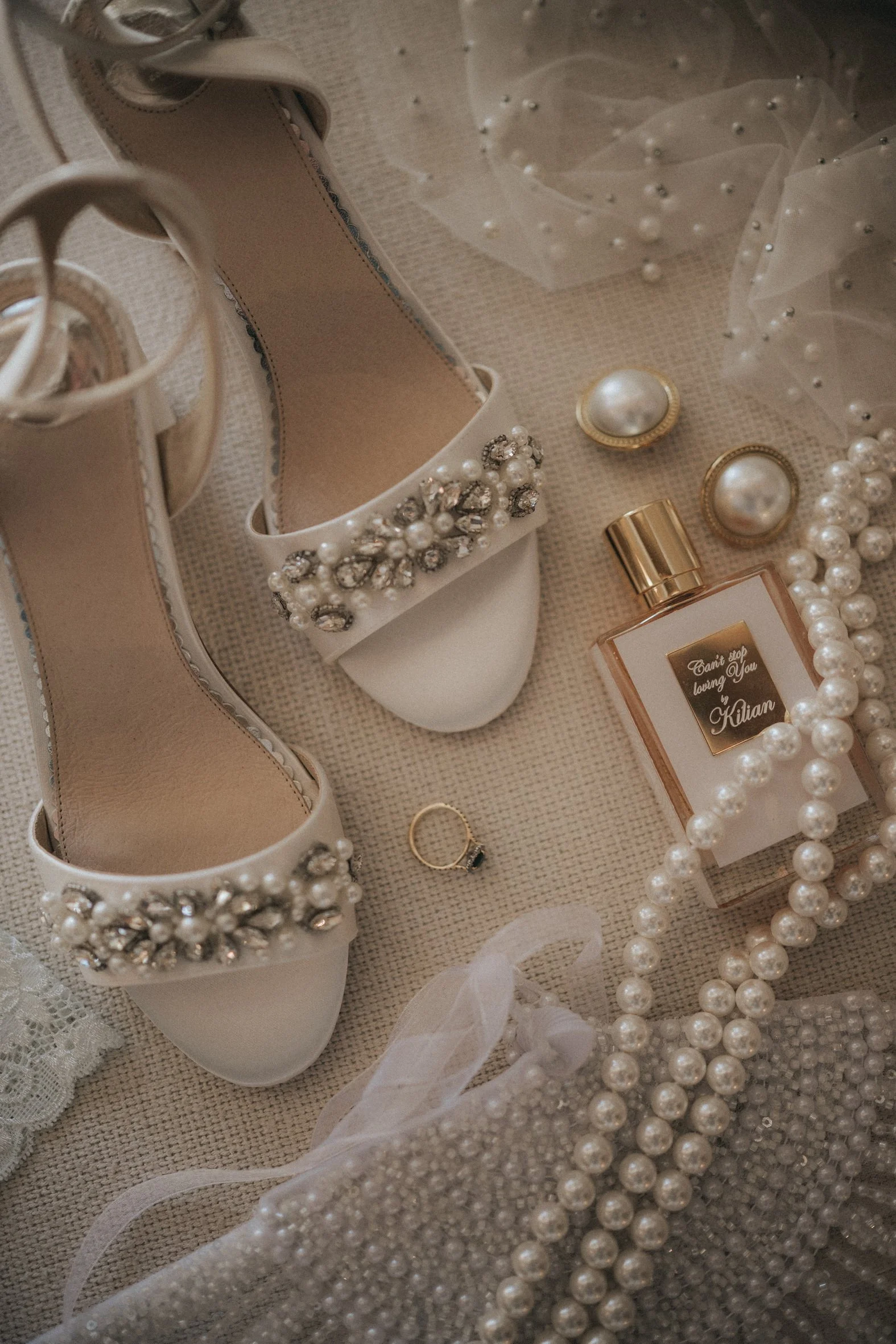 Bride getting ready at the Elysium Hotel