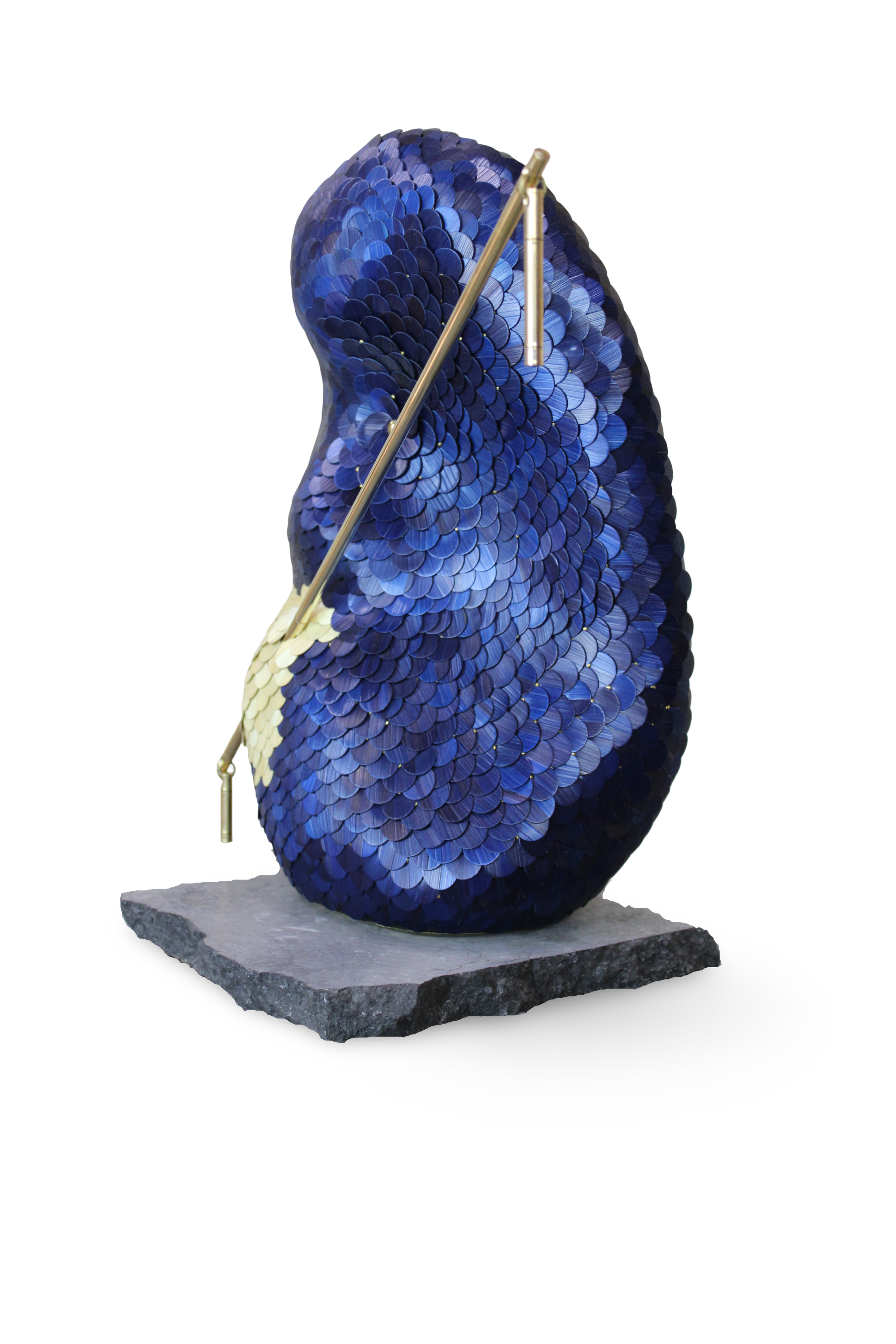 Invisible monster 14 by Jonathän Jouan Studios, Amoebas Realm collection. Contemporary sculptural mirror table with a circular mirror surrounded by blue scales in straw marquetry, mounted on a gray stone base.