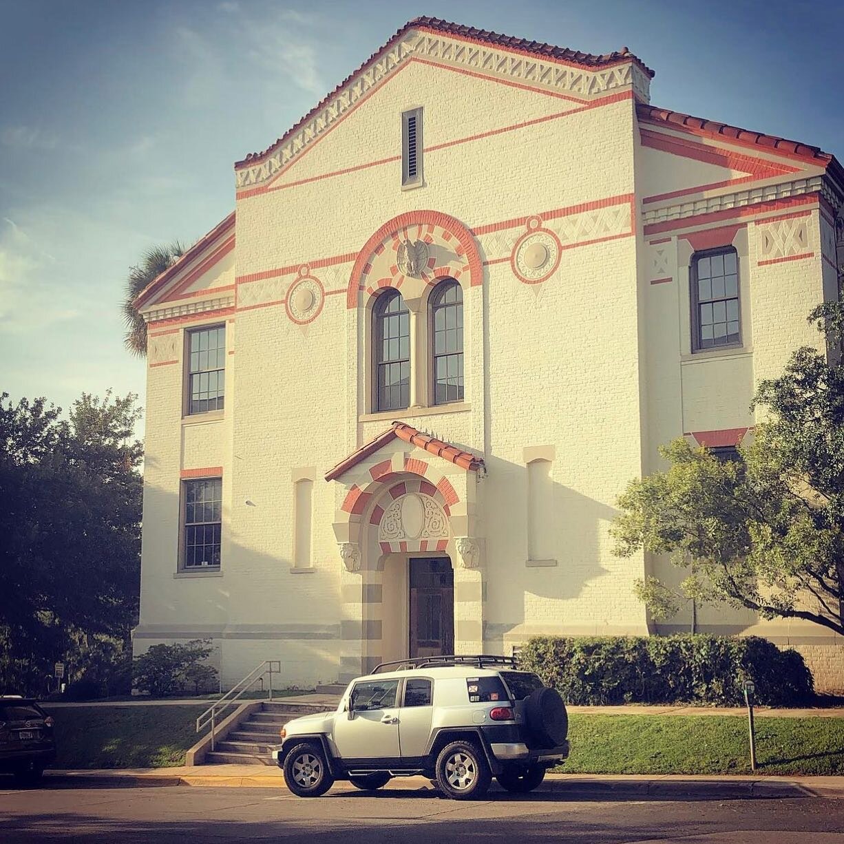 We ❤️ seeing downtown from your perspective. Thanks for sharing the 📸 @fjcruisertlh. 

#tlhdowntown #ihearttally #tallahasseedowntown #architecture #fjcruiser