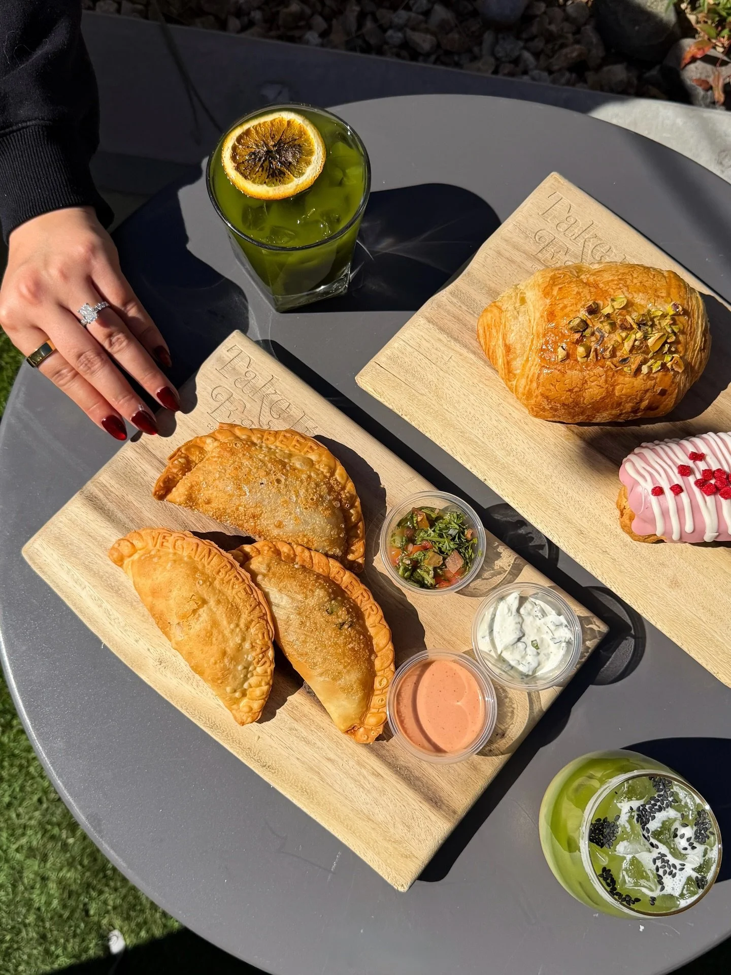 You deserve a little treat.. actually, make it an empanada🥟

Perfect with a latte, perfect on their own😋

☕️ Coffee with a Purpose
📍 Come find us: 3540 Wynn Rd. Las Vegas, NV 89103
📆 Mon-Sun | 8:00am - 4:00pm

#latincoffee #lasvegas #coffee #vega
