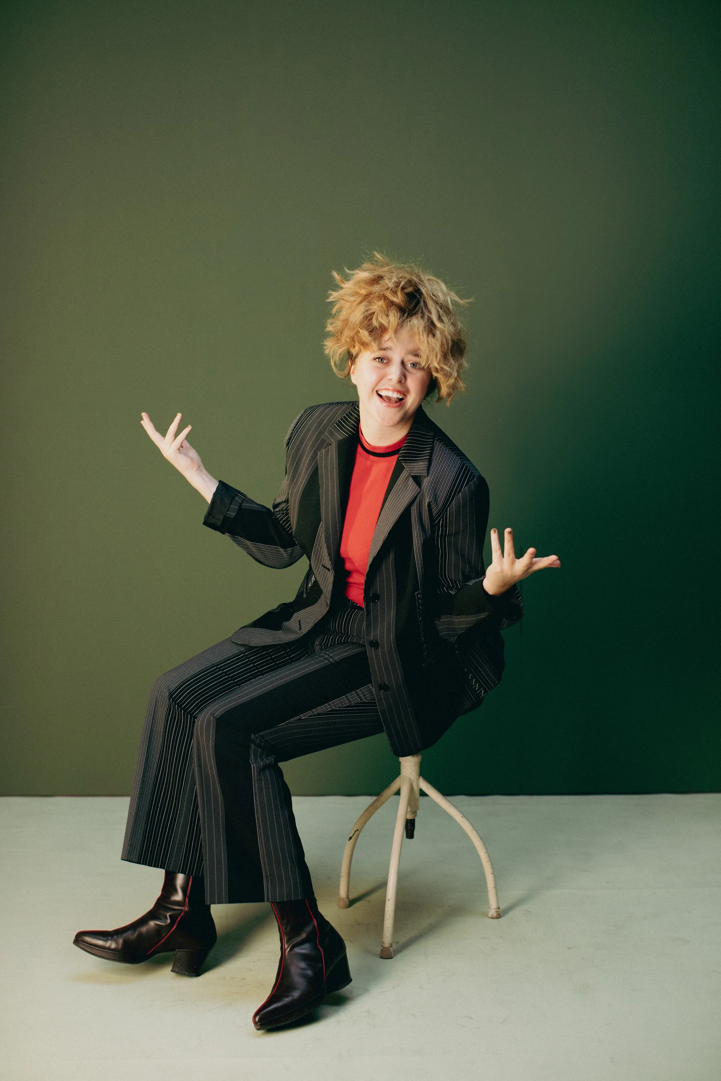 Albertine Sarges Shares New Video for ‘Hold On’