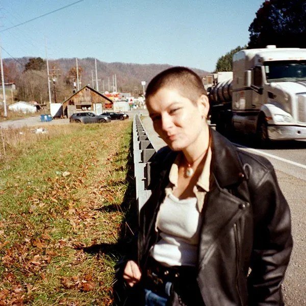 Zoh Amba reveals their Matador debut, Eyes Full. Expect raw, guitar-led stories rooted in small-town life. 🗞️

Link in bio 🔗

#zohamba #matadorrecords #newmusic #indieartist #eyesfull