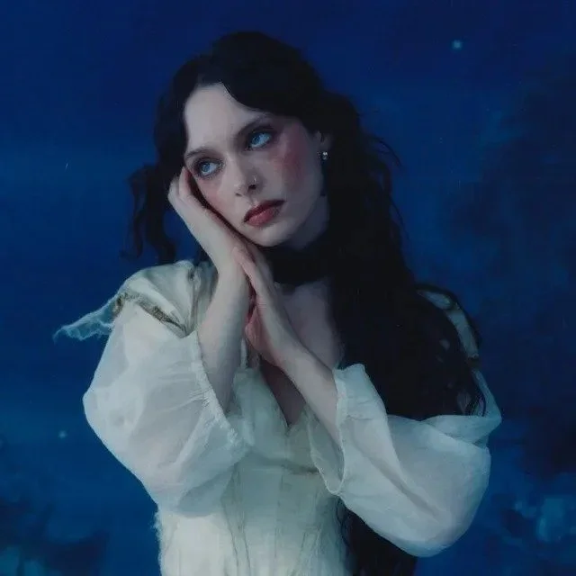 Holly Humberstone&rsquo;s second album presents a compelling gothic world, though its sonic identity feels less defined than the imagery suggests 📀

Link in bio 🔗

#hollyhumberstone #cruelworld #albumreview #gothicmusic #britishmusic